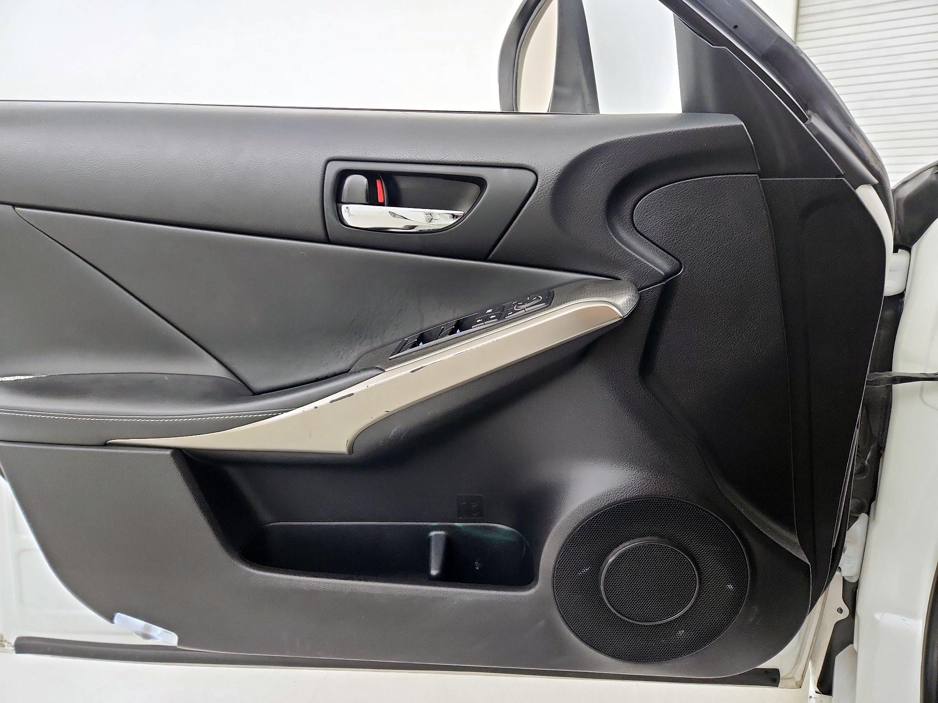 Thumbnail: 2014 Lexus IS - 12