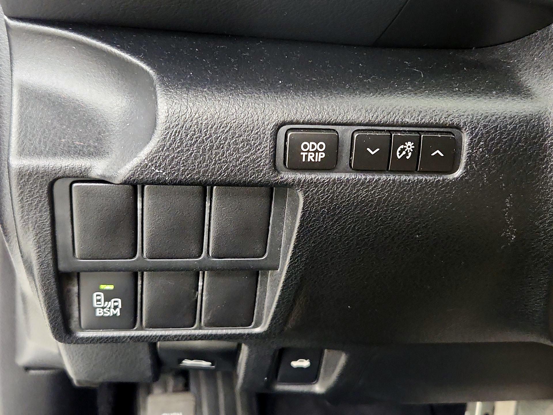 Thumbnail: 2014 Lexus IS - 13