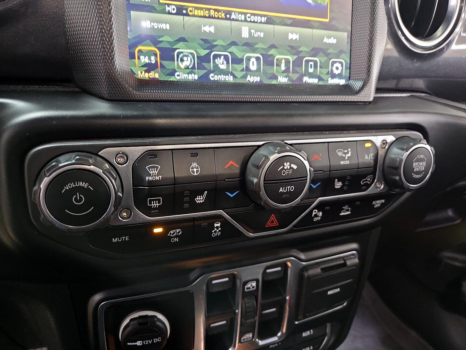 Thumbnail: 2023 Jeep Wrangler - 17