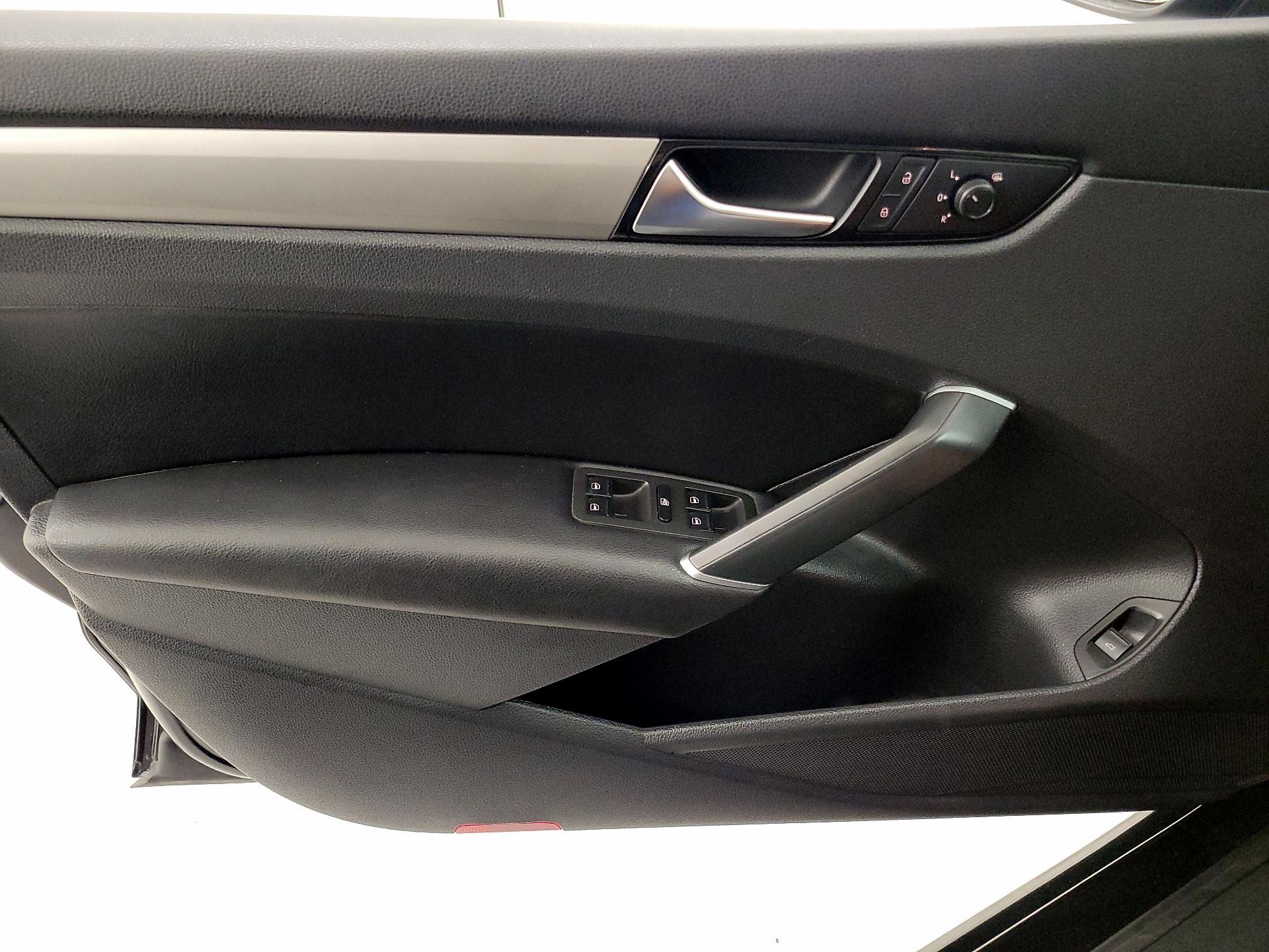 Thumbnail: 2021 Volkswagen Passat - 12