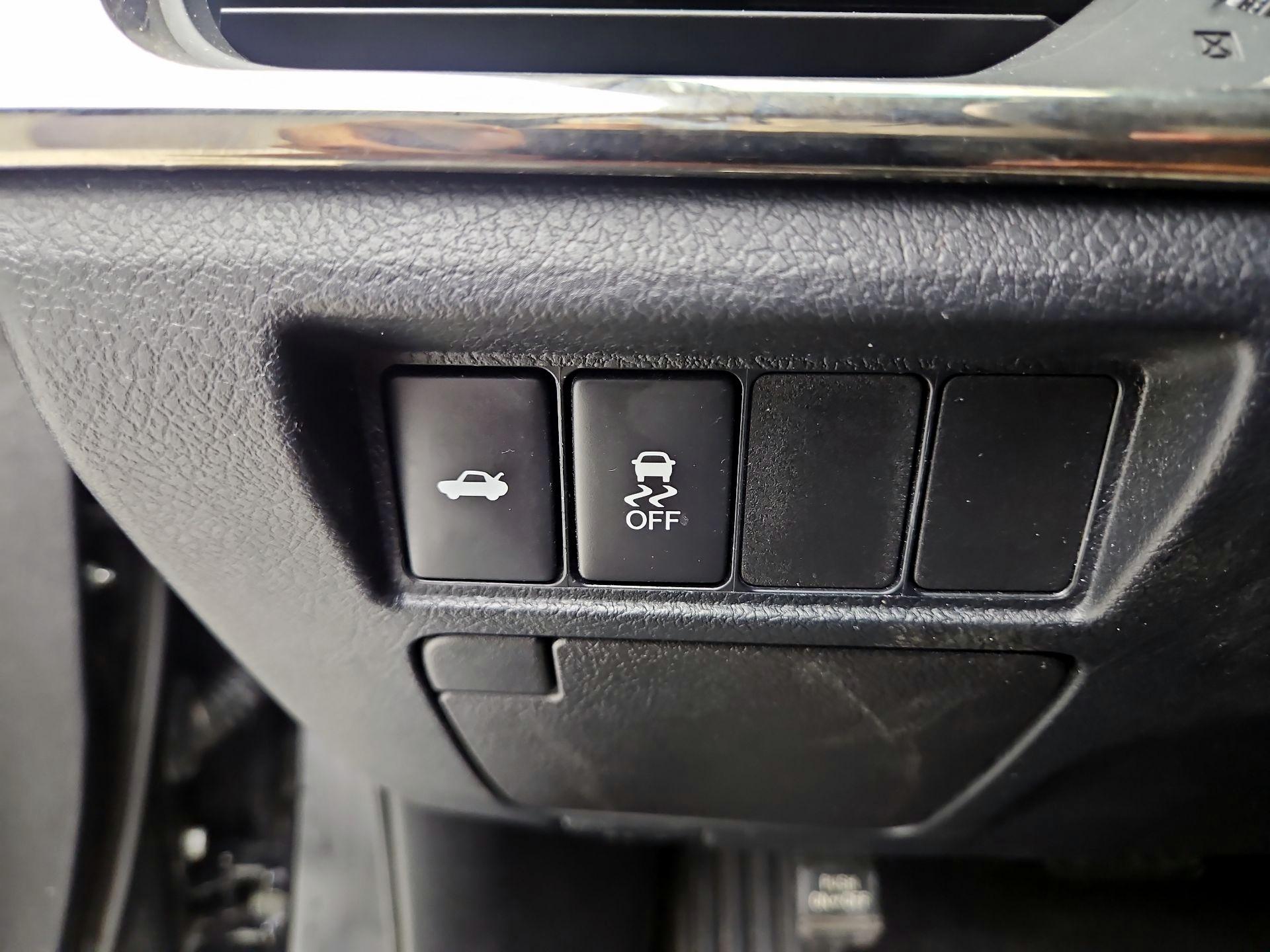Thumbnail: 2015 Toyota Avalon - 13
