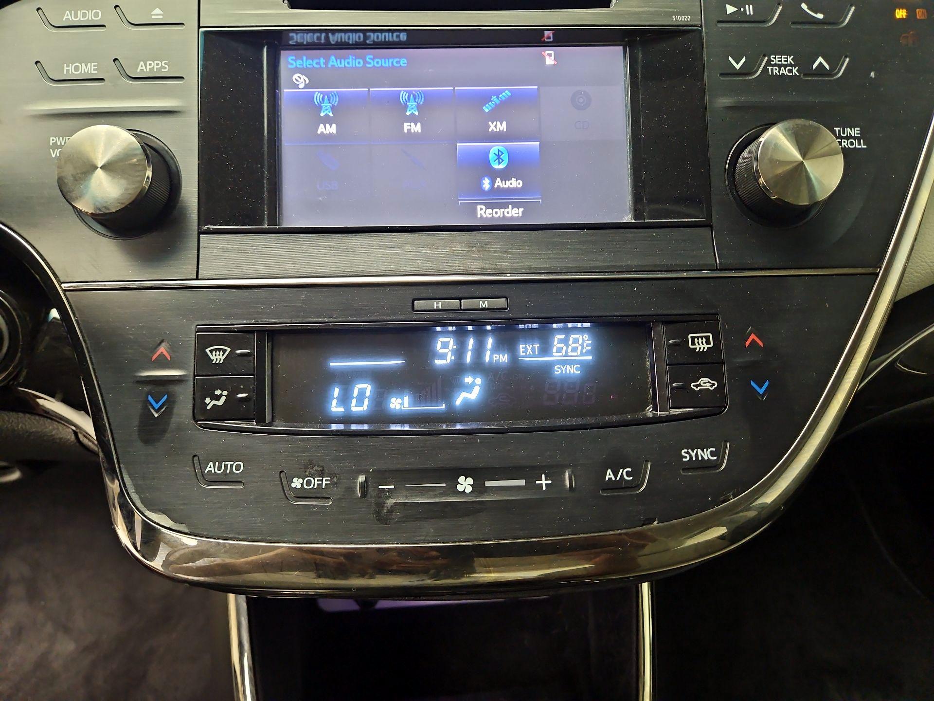 Thumbnail: 2015 Toyota Avalon - 16