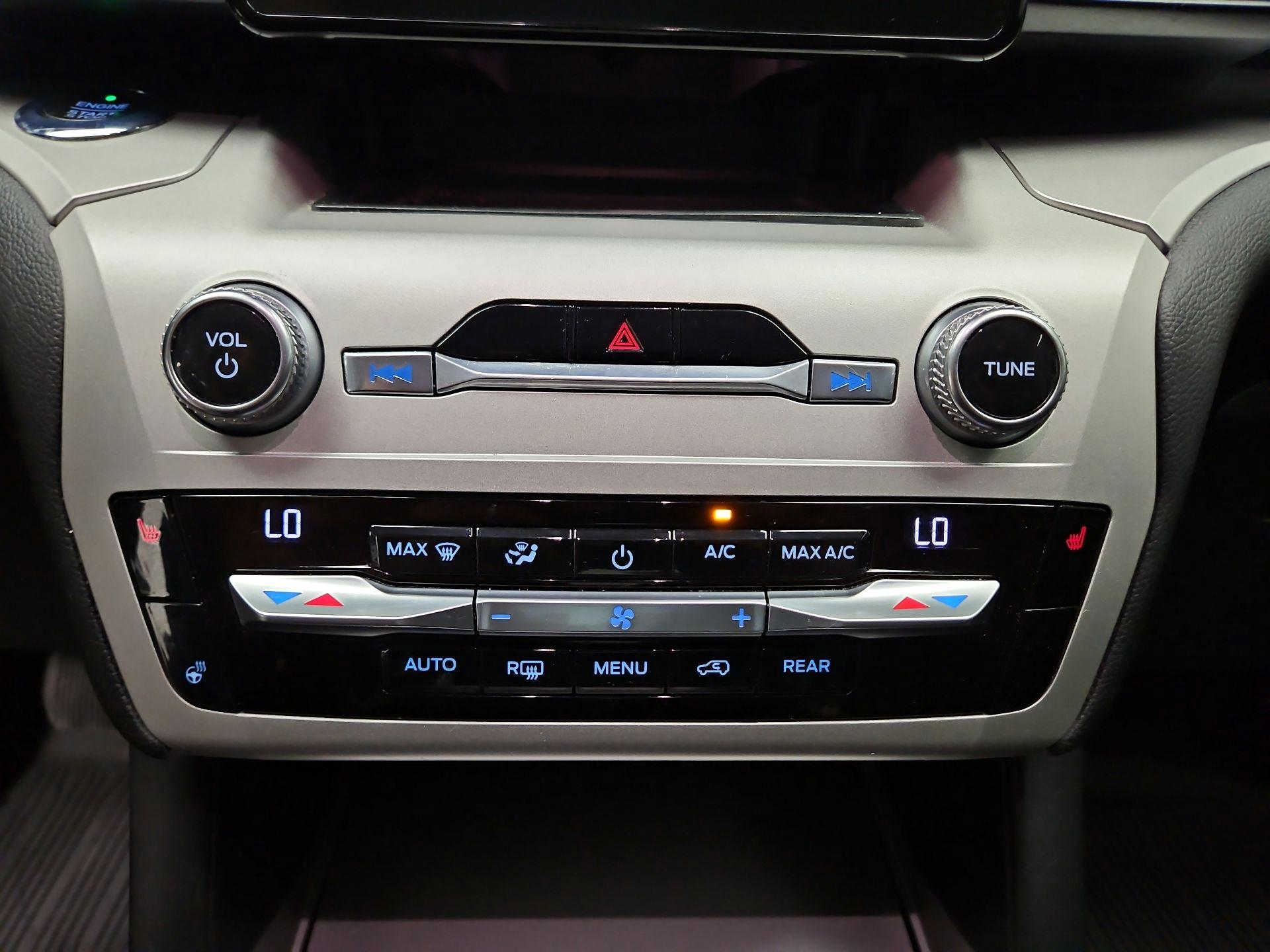 Thumbnail: 2021 Ford Explorer - 16