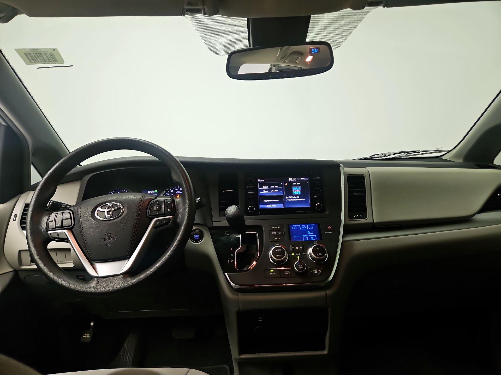 Thumbnail: 2019 Toyota Sienna - 9