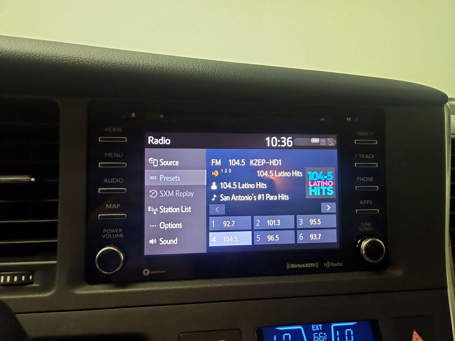 Thumbnail: 2019 Toyota Sienna - 15