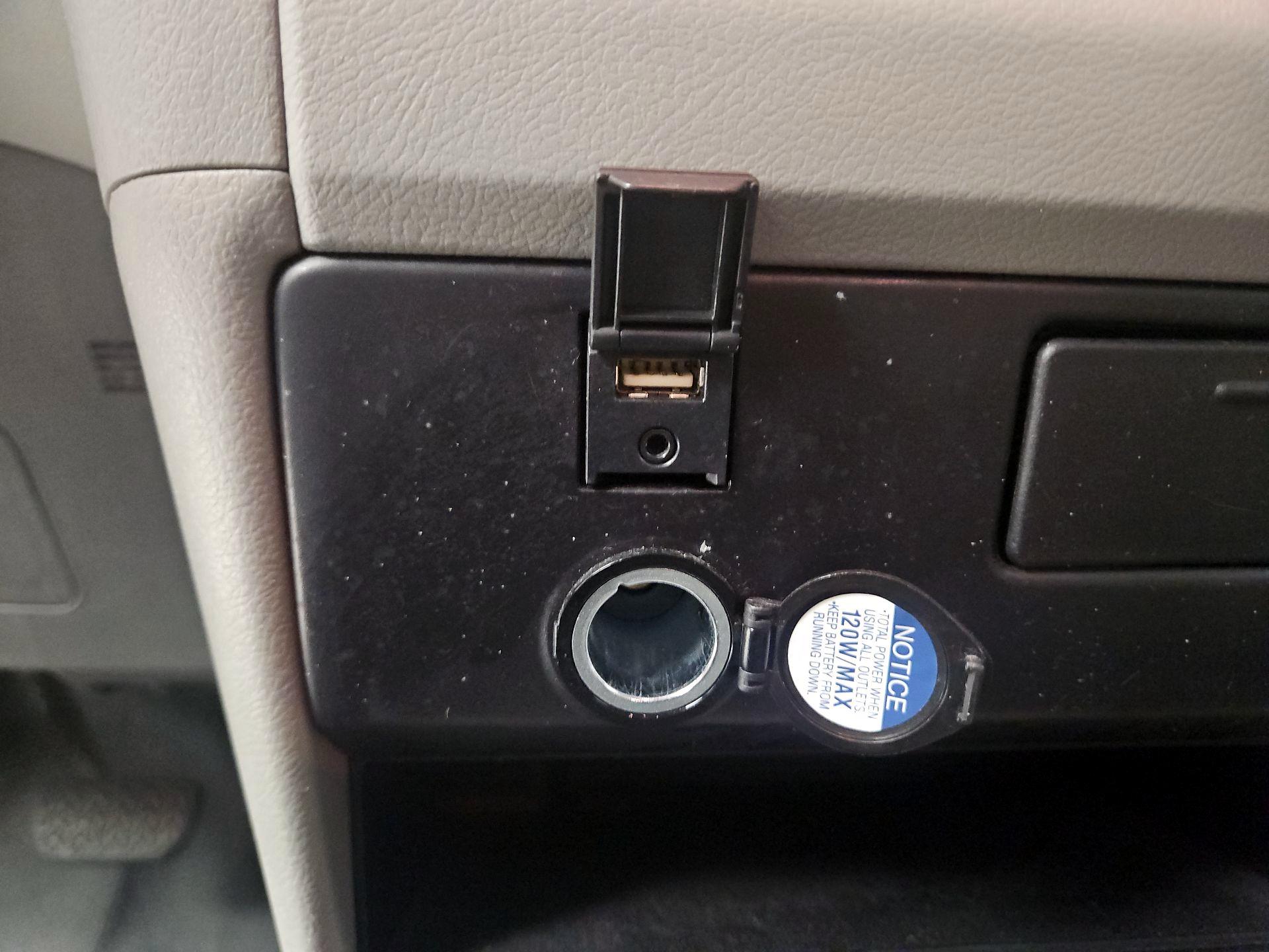 Thumbnail: 2019 Toyota Sienna - 18