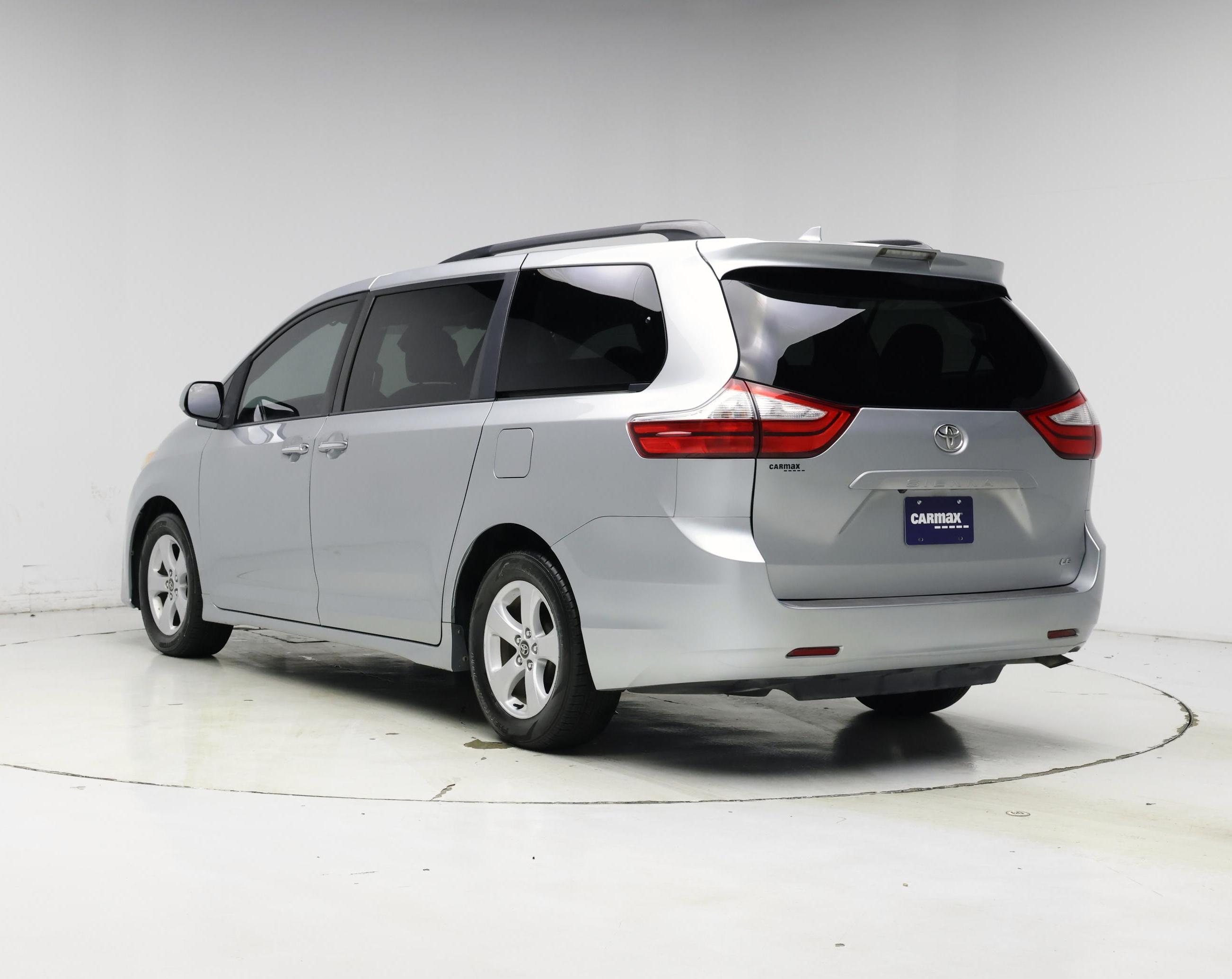 Thumbnail: 2019 Toyota Sienna - 2