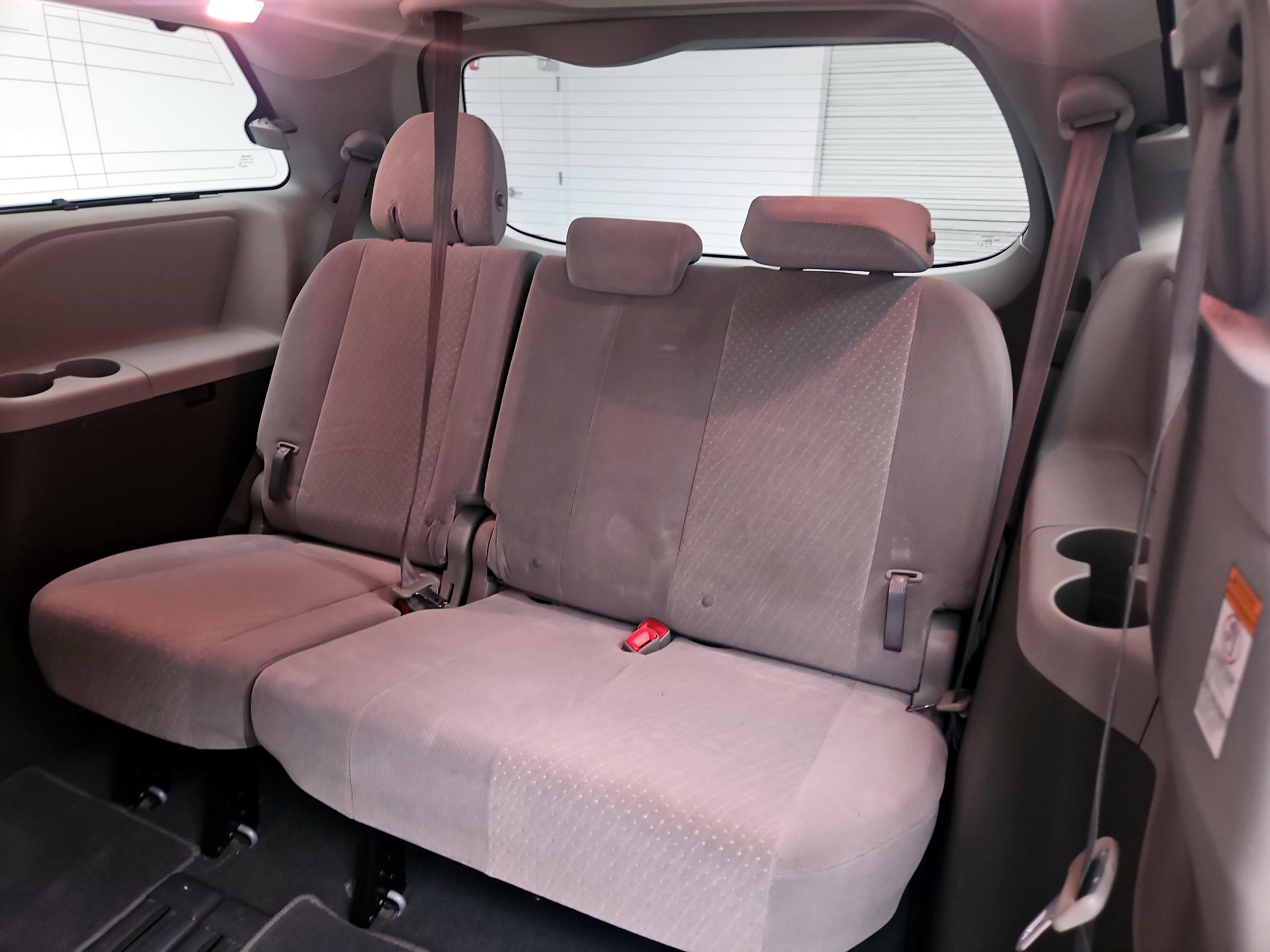 Thumbnail: 2019 Toyota Sienna - 20