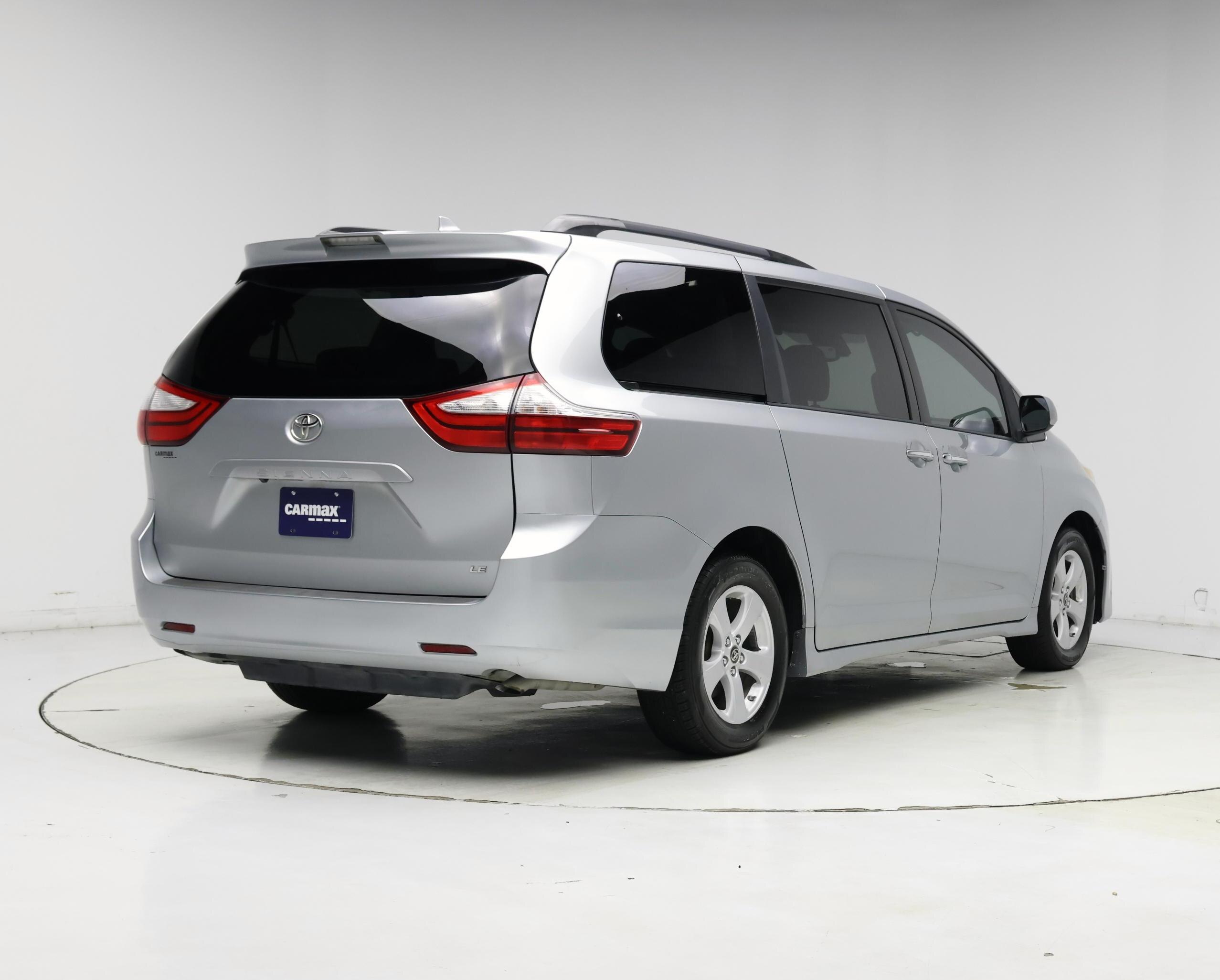 Thumbnail: 2019 Toyota Sienna - 8