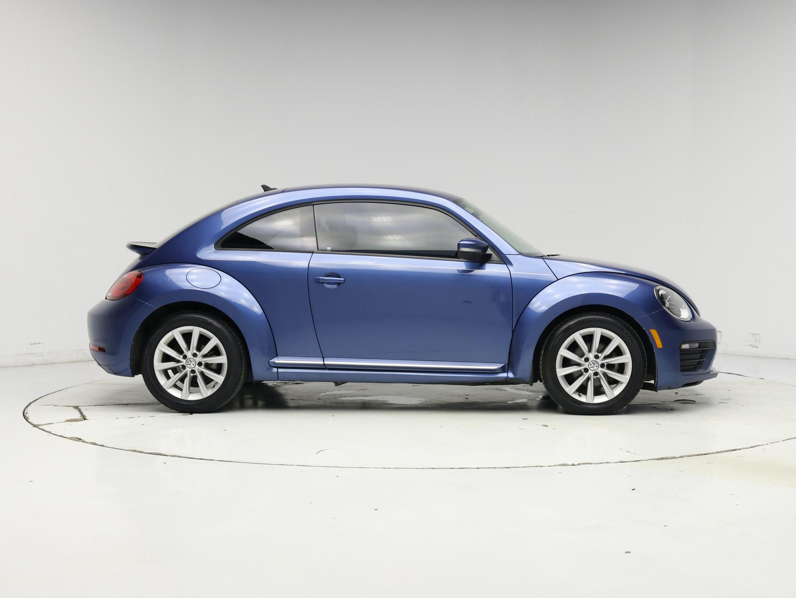 Thumbnail: 2018 Volkswagen Beetle - 7