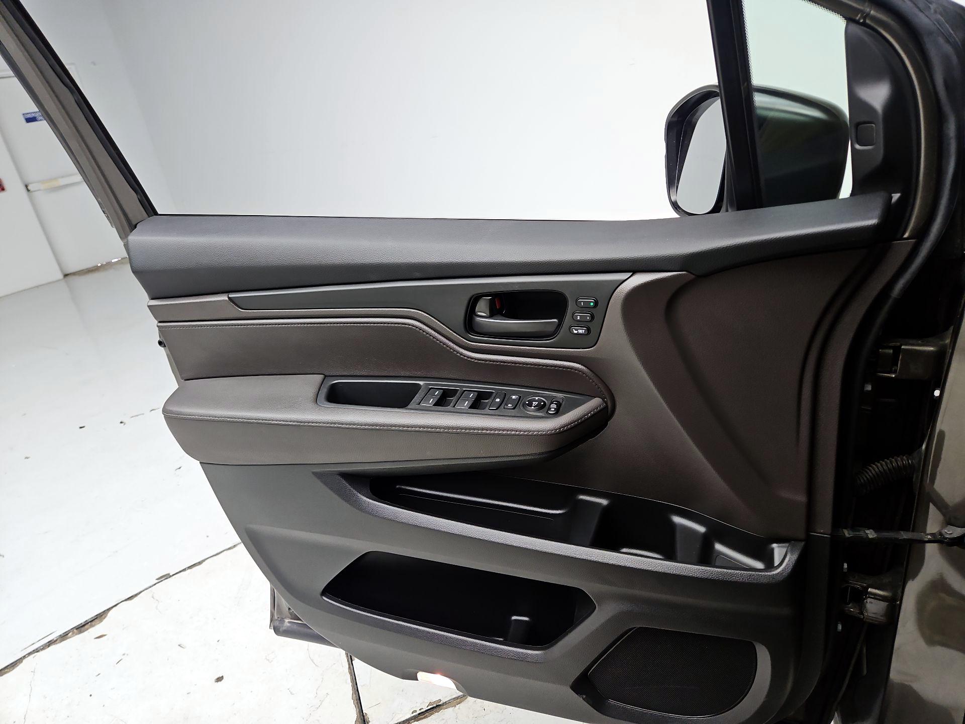 Thumbnail: 2018 Honda Odyssey - 12