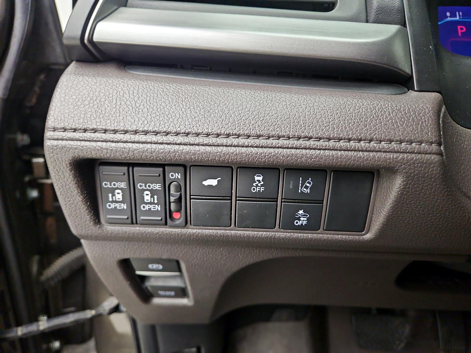 Thumbnail: 2018 Honda Odyssey - 13