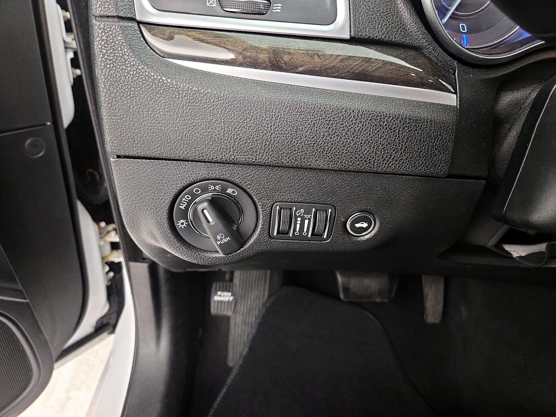 Thumbnail: 2019 Chrysler 300 - 13