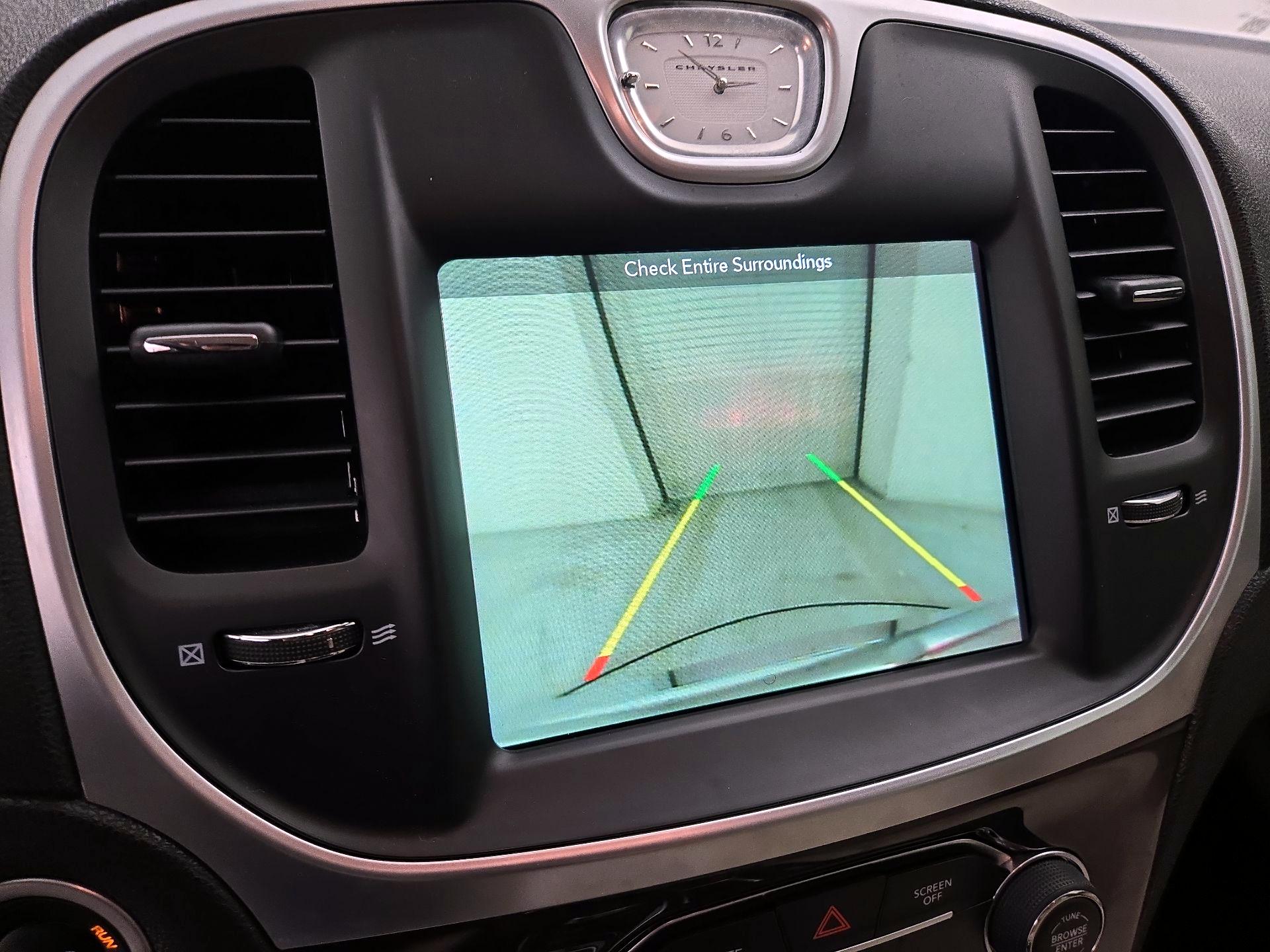 Thumbnail: 2019 Chrysler 300 - 15