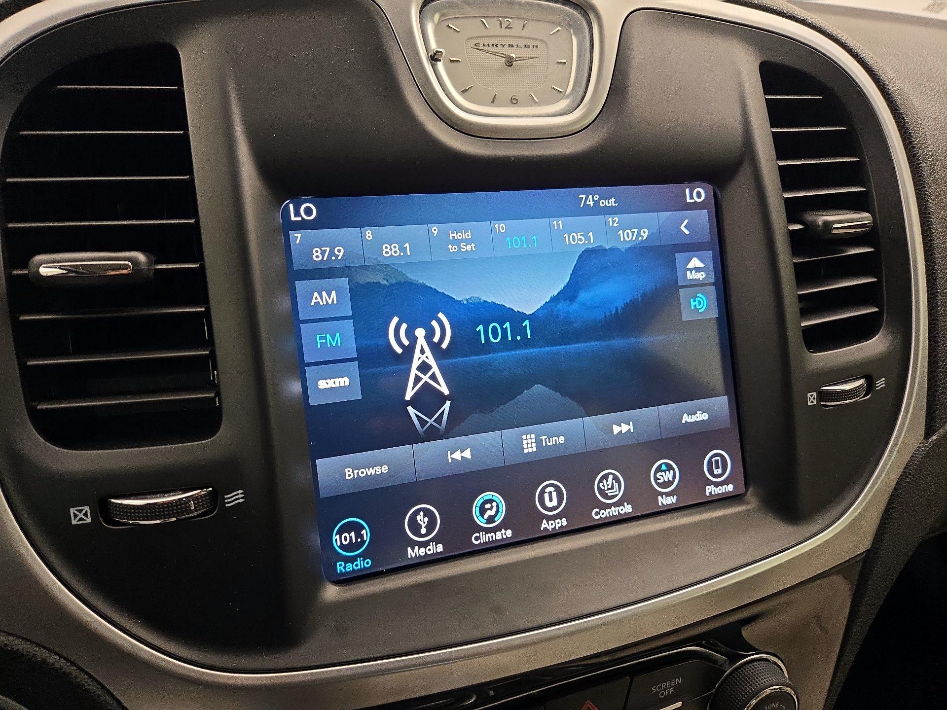 Thumbnail: 2019 Chrysler 300 - 16