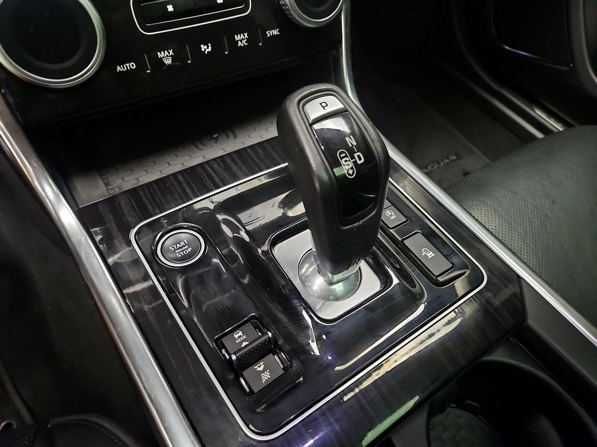 Thumbnail: 2020 Jaguar XE - 17