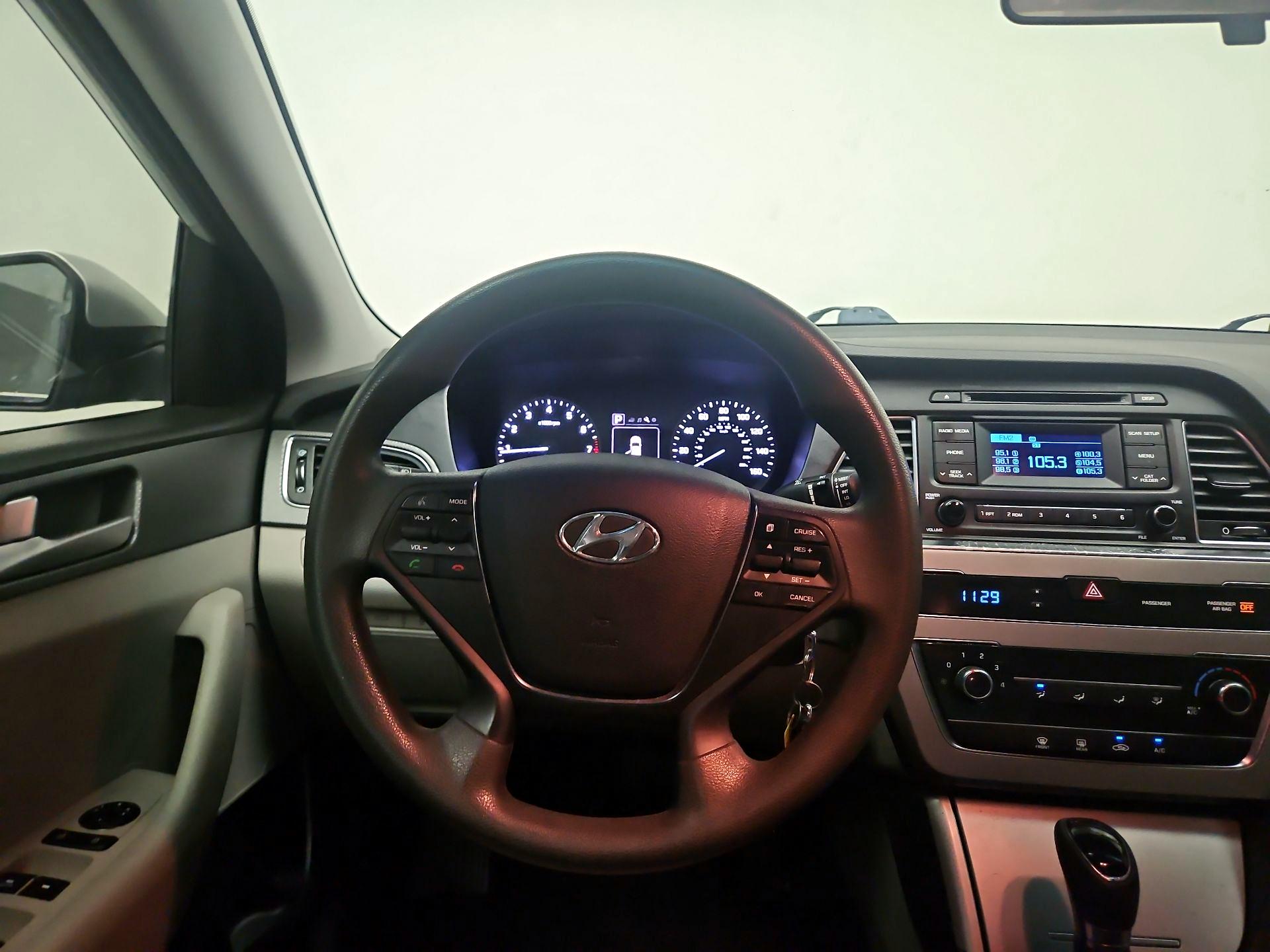 Thumbnail: 2015 Hyundai Sonata - 10