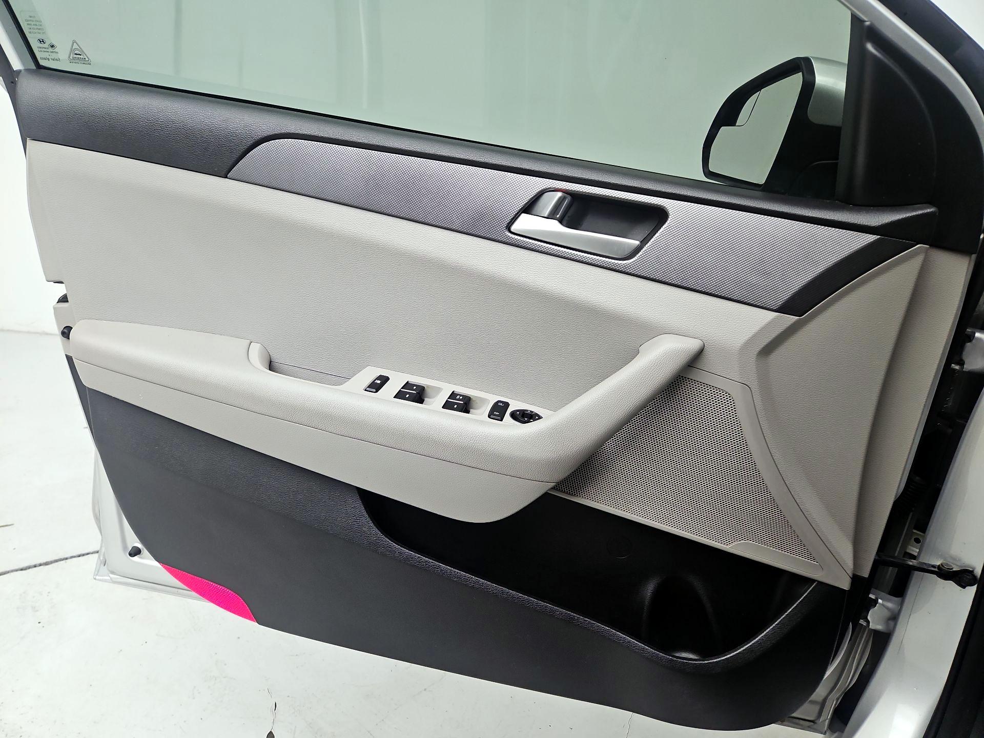 Thumbnail: 2015 Hyundai Sonata - 12