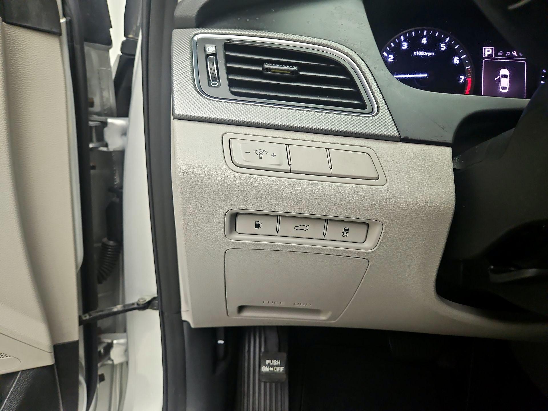 Thumbnail: 2015 Hyundai Sonata - 13