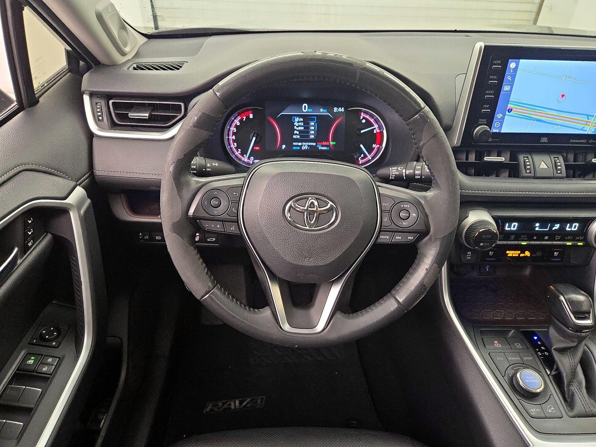 Thumbnail: 2021 Toyota RAV4 - 10