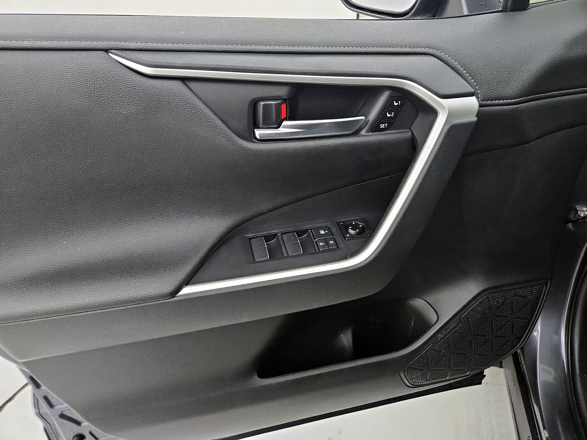 Thumbnail: 2021 Toyota RAV4 - 12