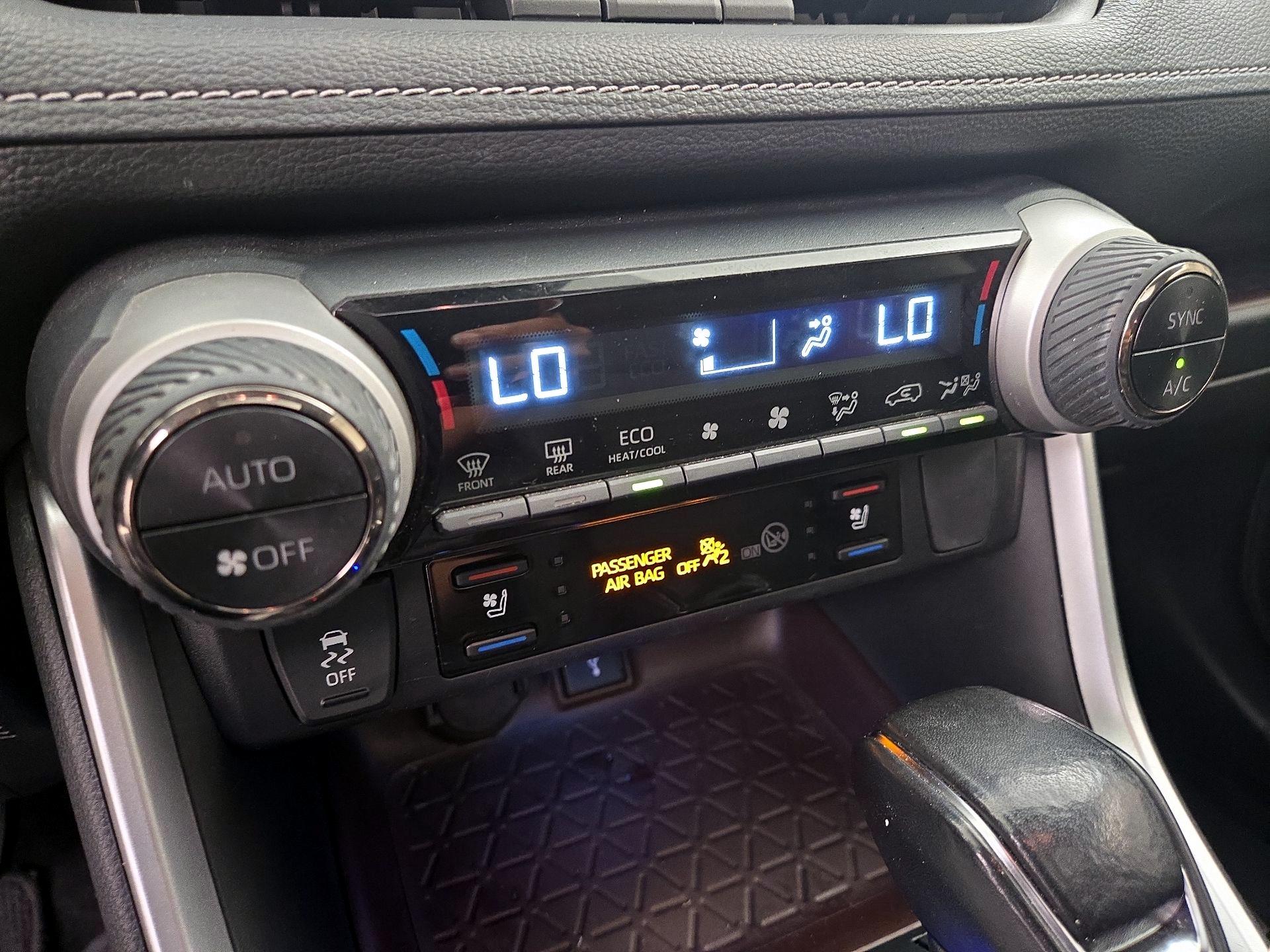 Thumbnail: 2021 Toyota RAV4 - 17