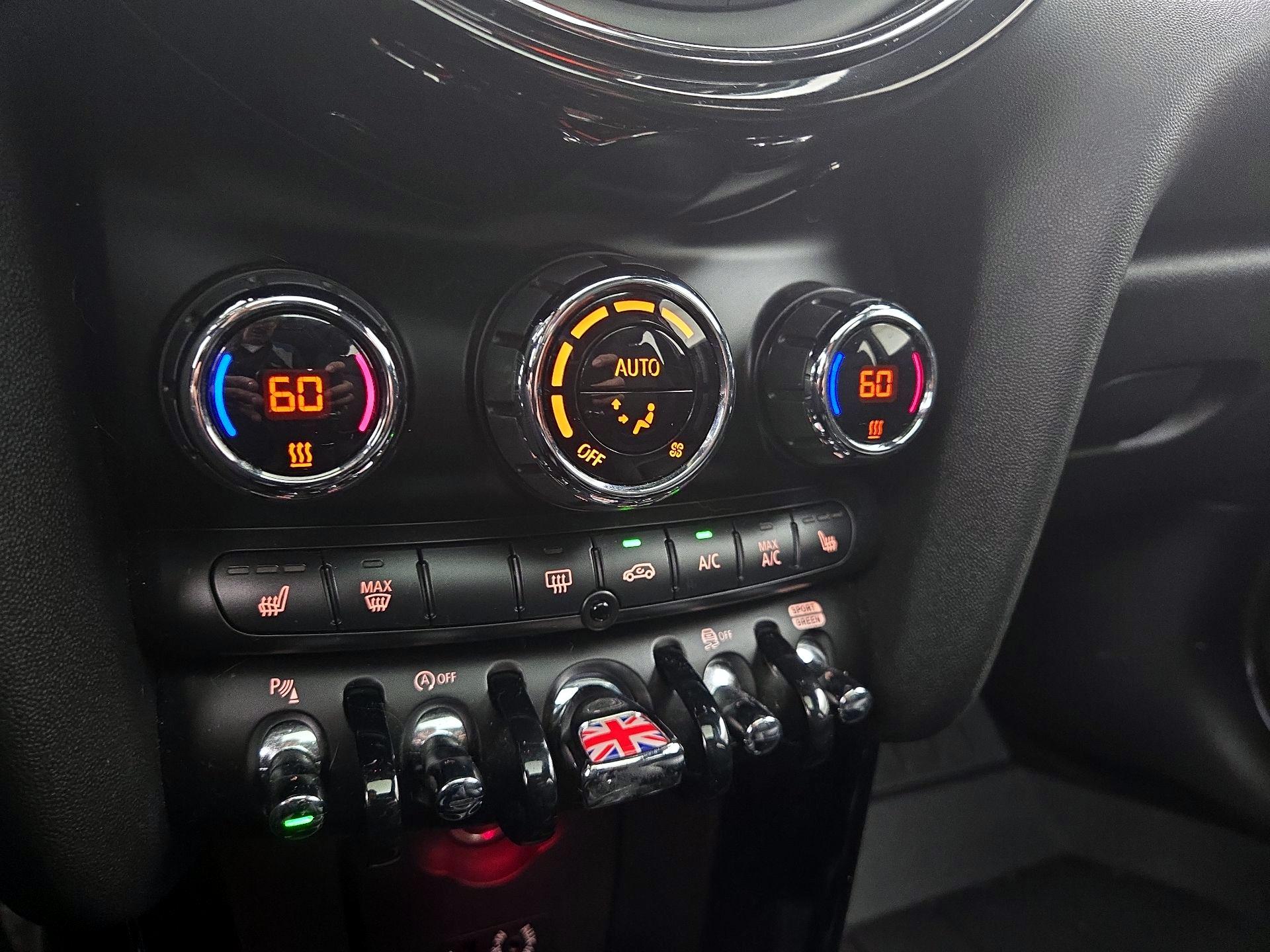 Thumbnail: 2018 MINI Cooper Hardtop - 17
