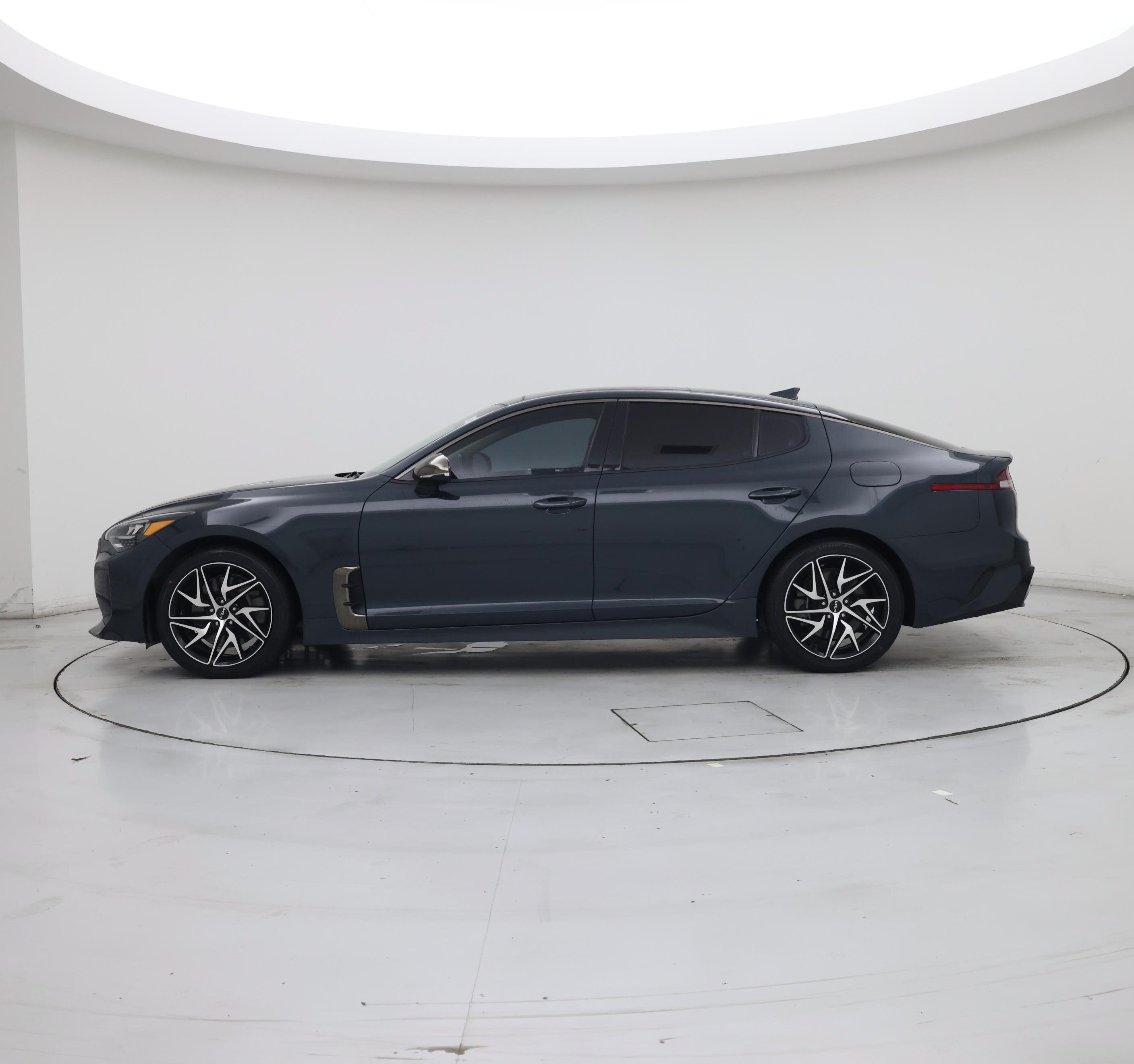 Thumbnail: 2023 Kia Stinger - 3