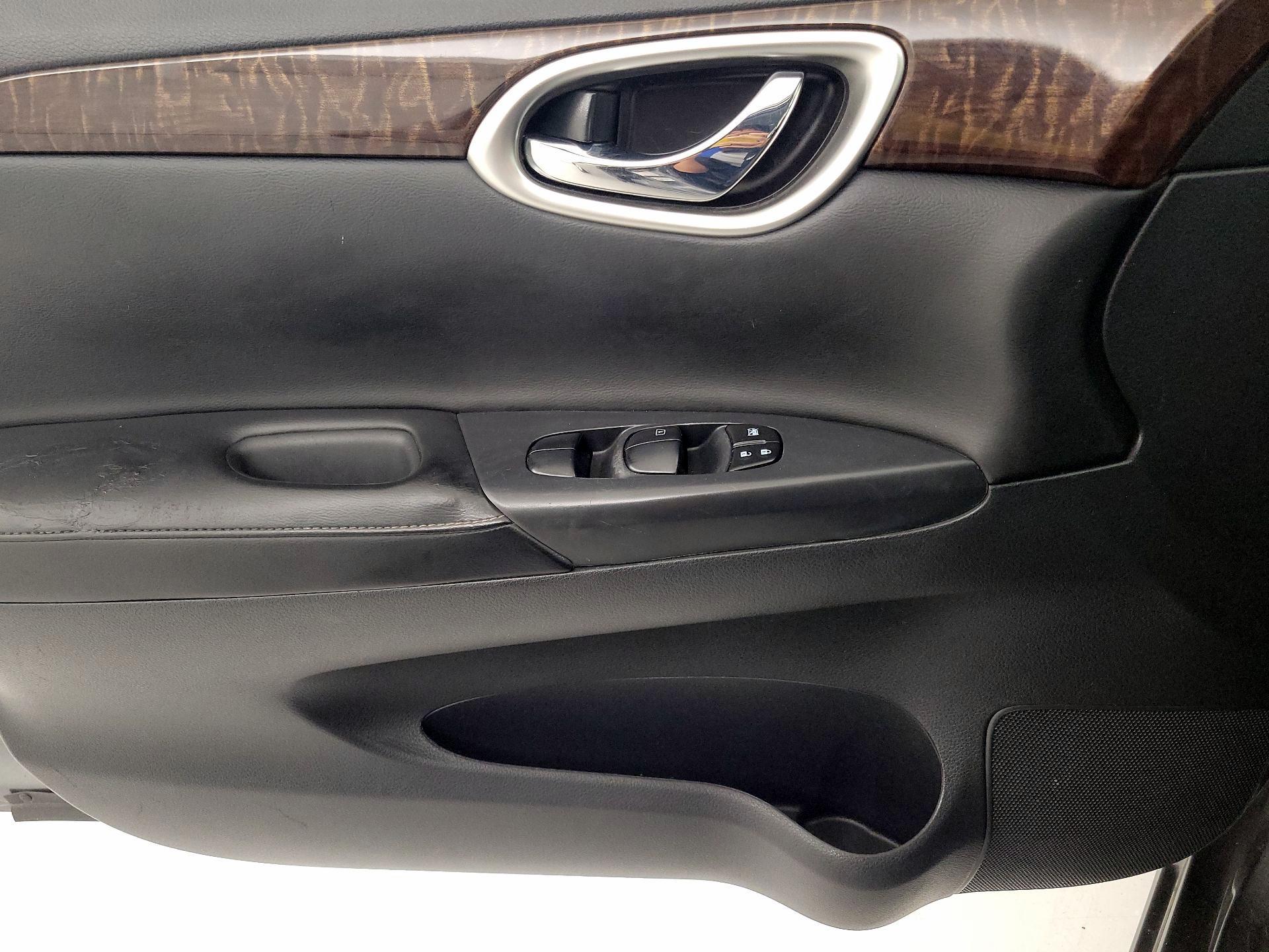 Thumbnail: 2015 Nissan Sentra - 12