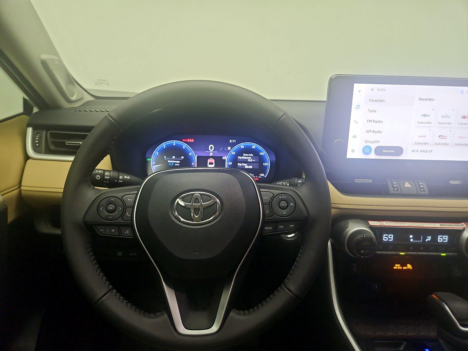 Thumbnail: 2025 Toyota RAV4 - 10