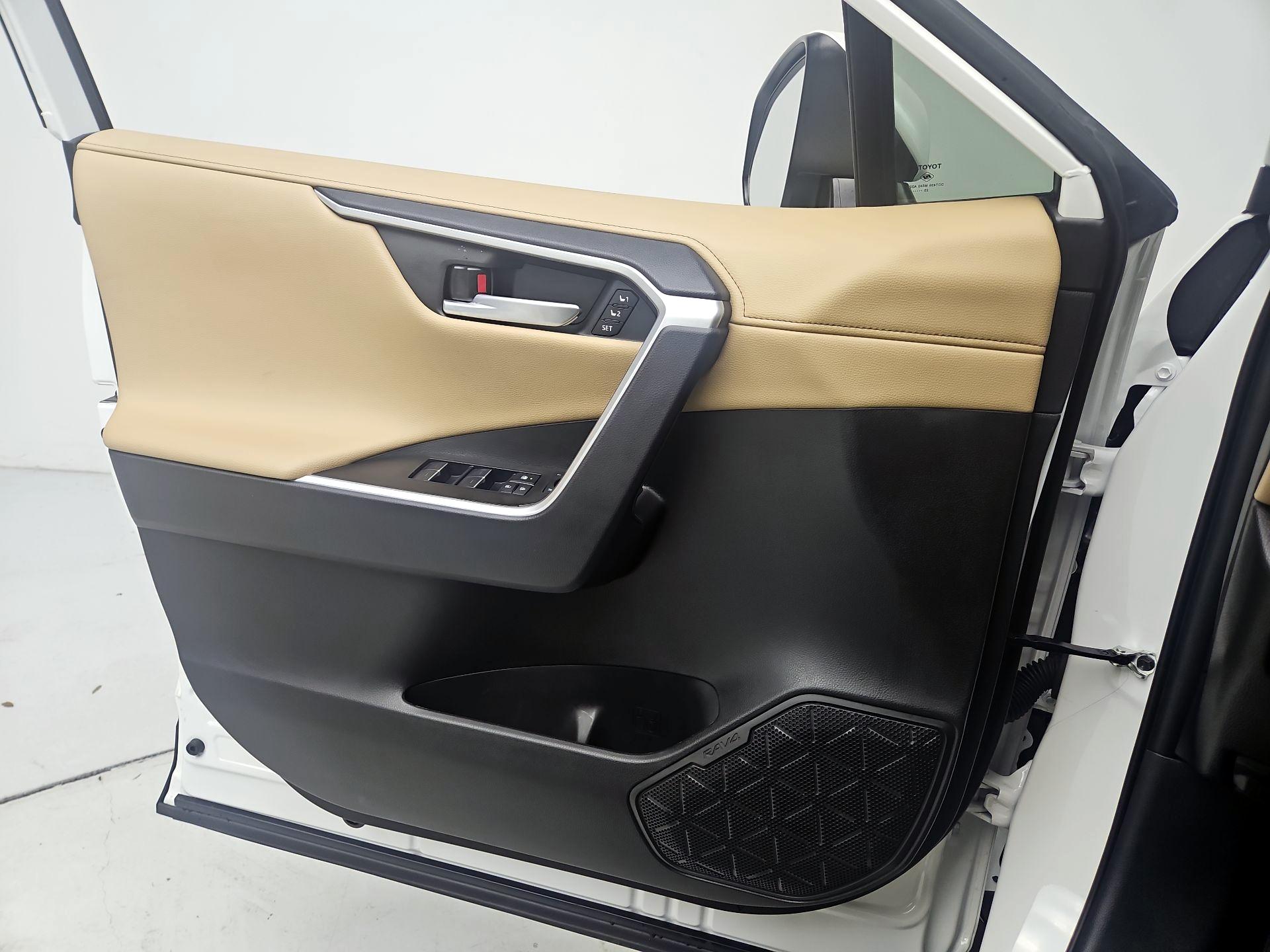 Thumbnail: 2025 Toyota RAV4 - 12