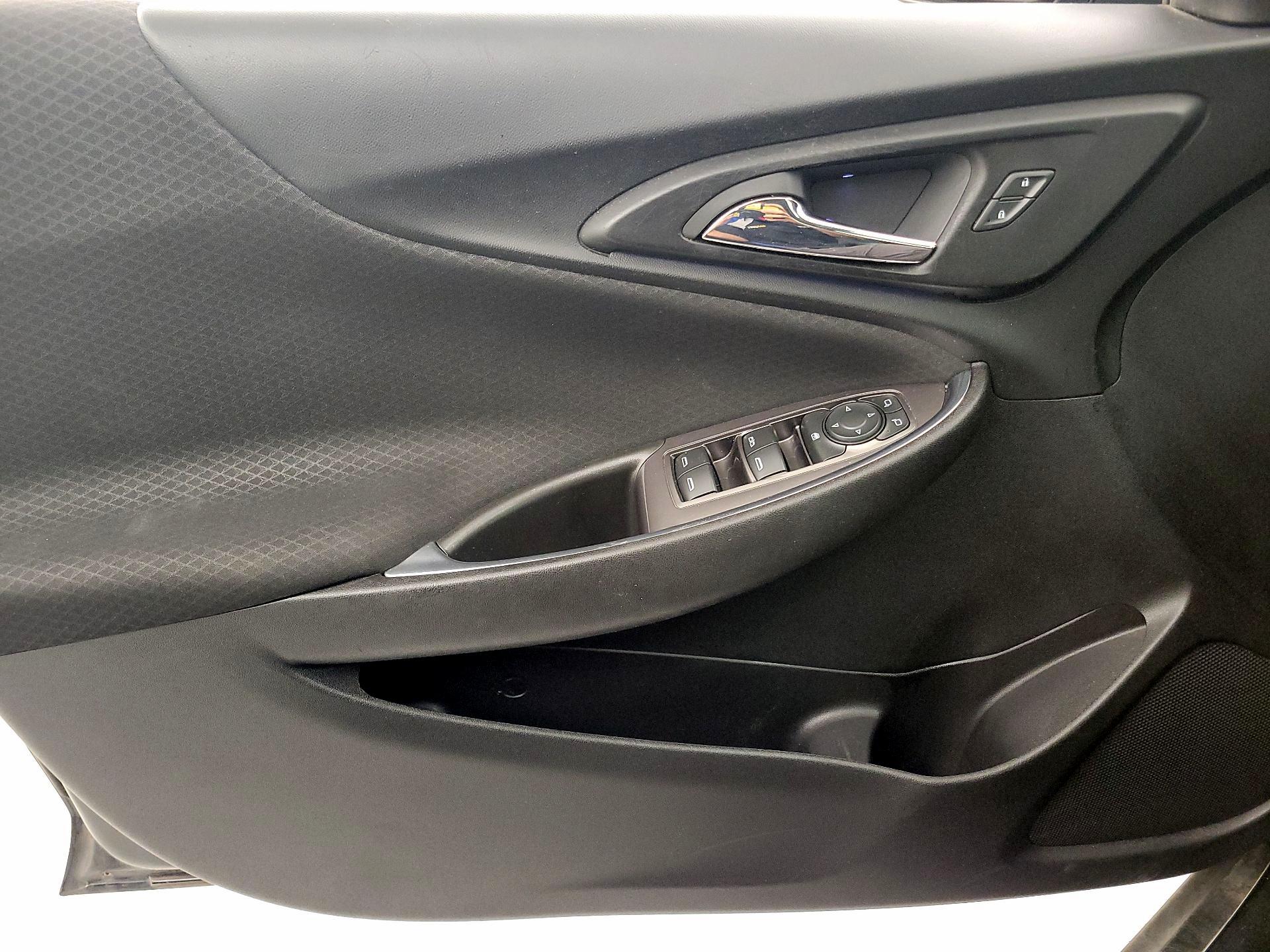 Thumbnail: 2018 Chevrolet Malibu - 12