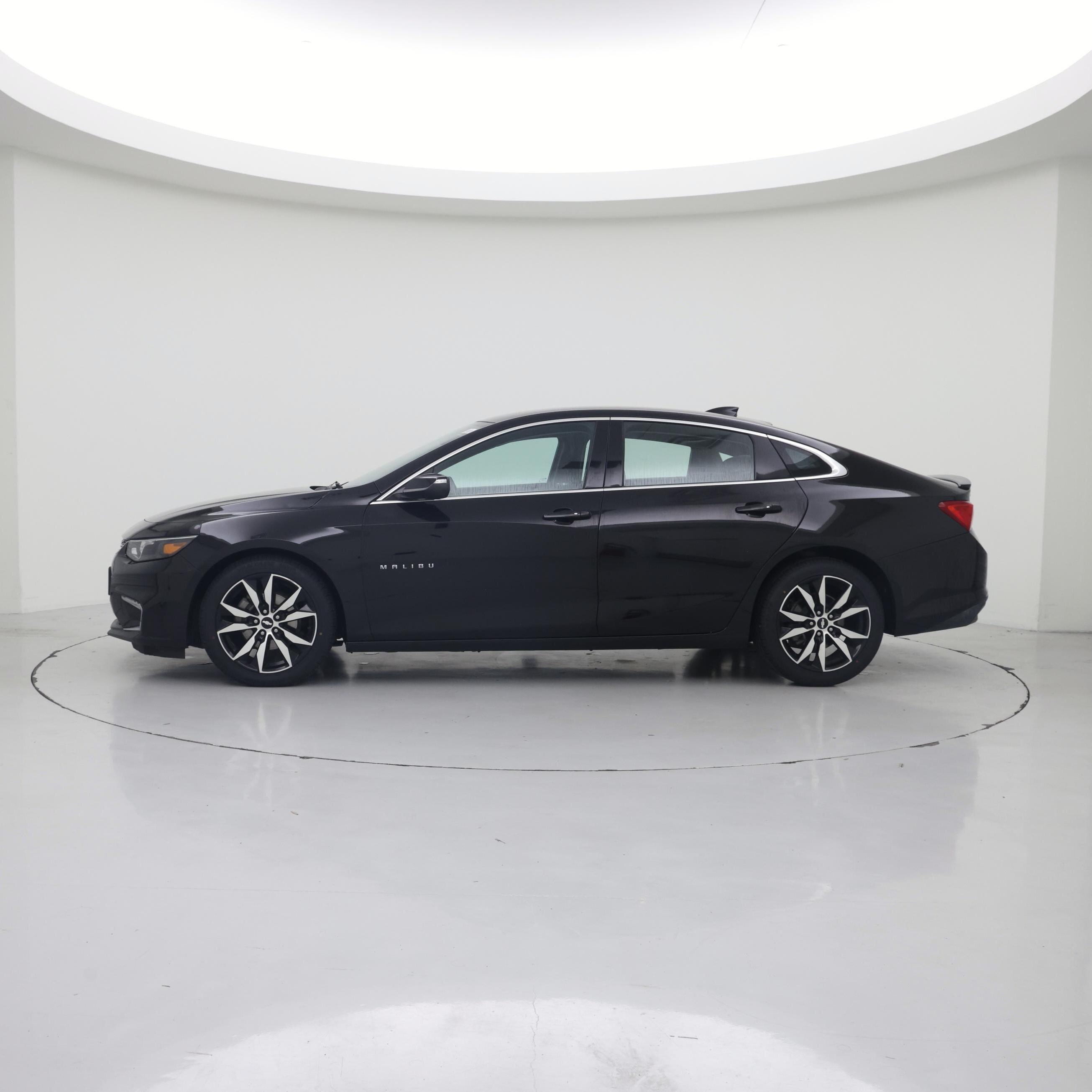 Thumbnail: 2018 Chevrolet Malibu - 3