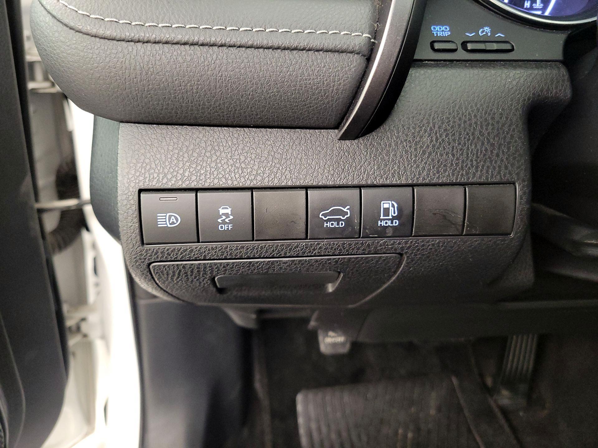 Thumbnail: 2019 Toyota Camry - 13