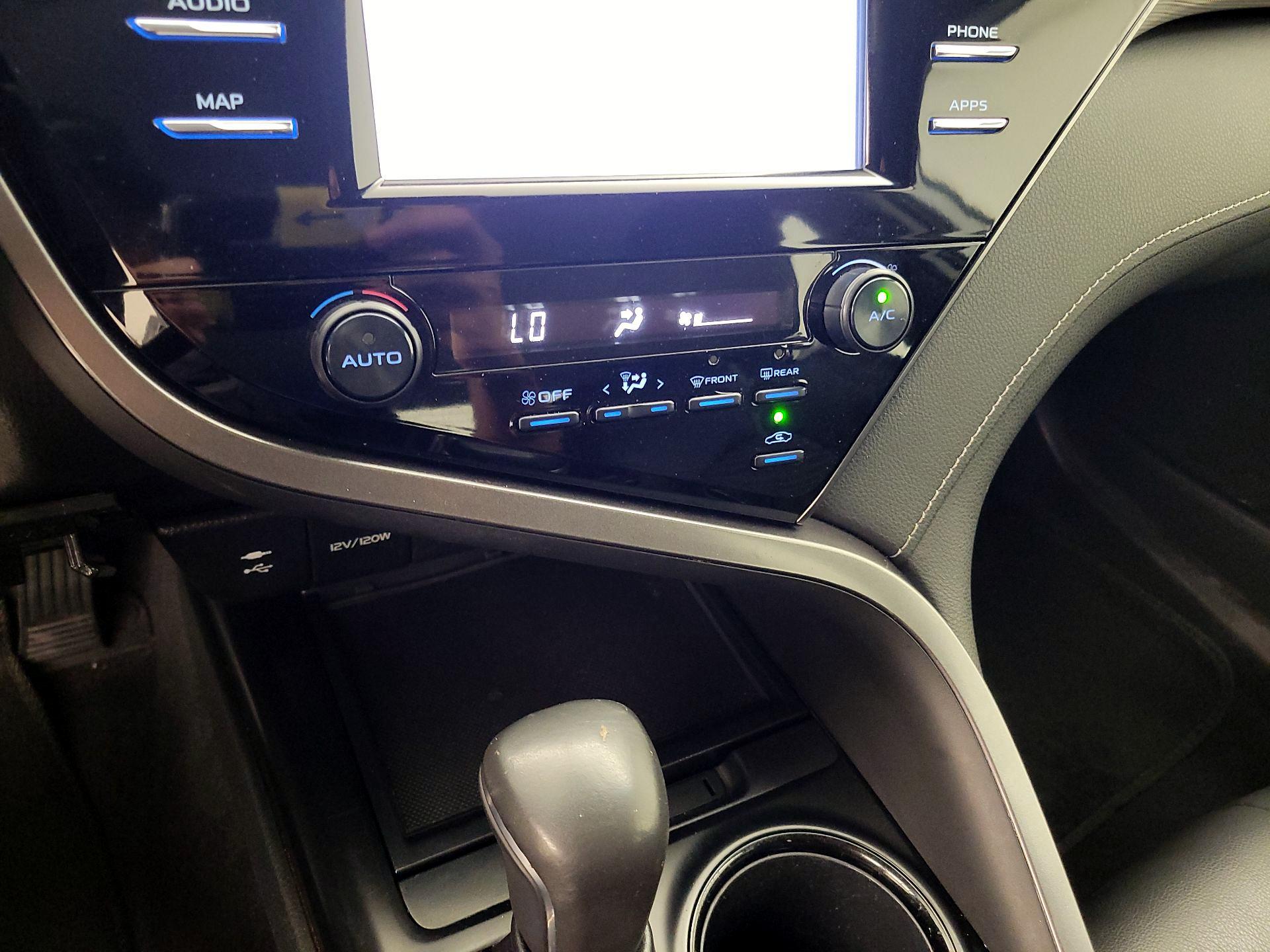 Thumbnail: 2019 Toyota Camry - 16