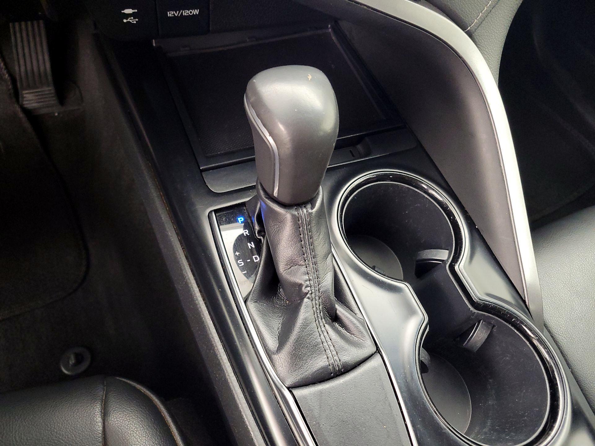 Thumbnail: 2019 Toyota Camry - 17