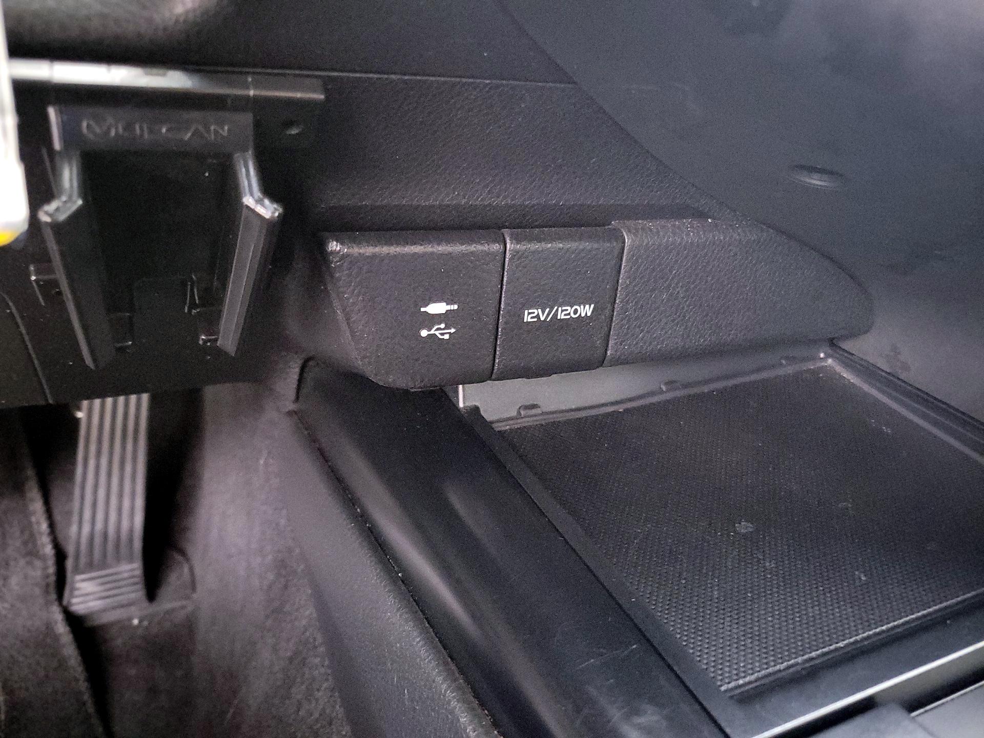 Thumbnail: 2019 Toyota Camry - 18