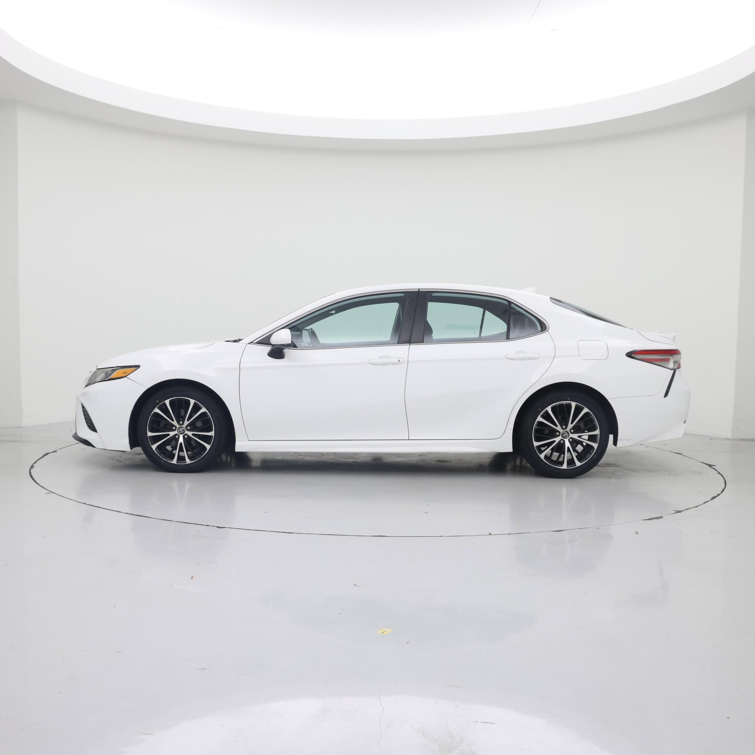 Thumbnail: 2019 Toyota Camry - 3
