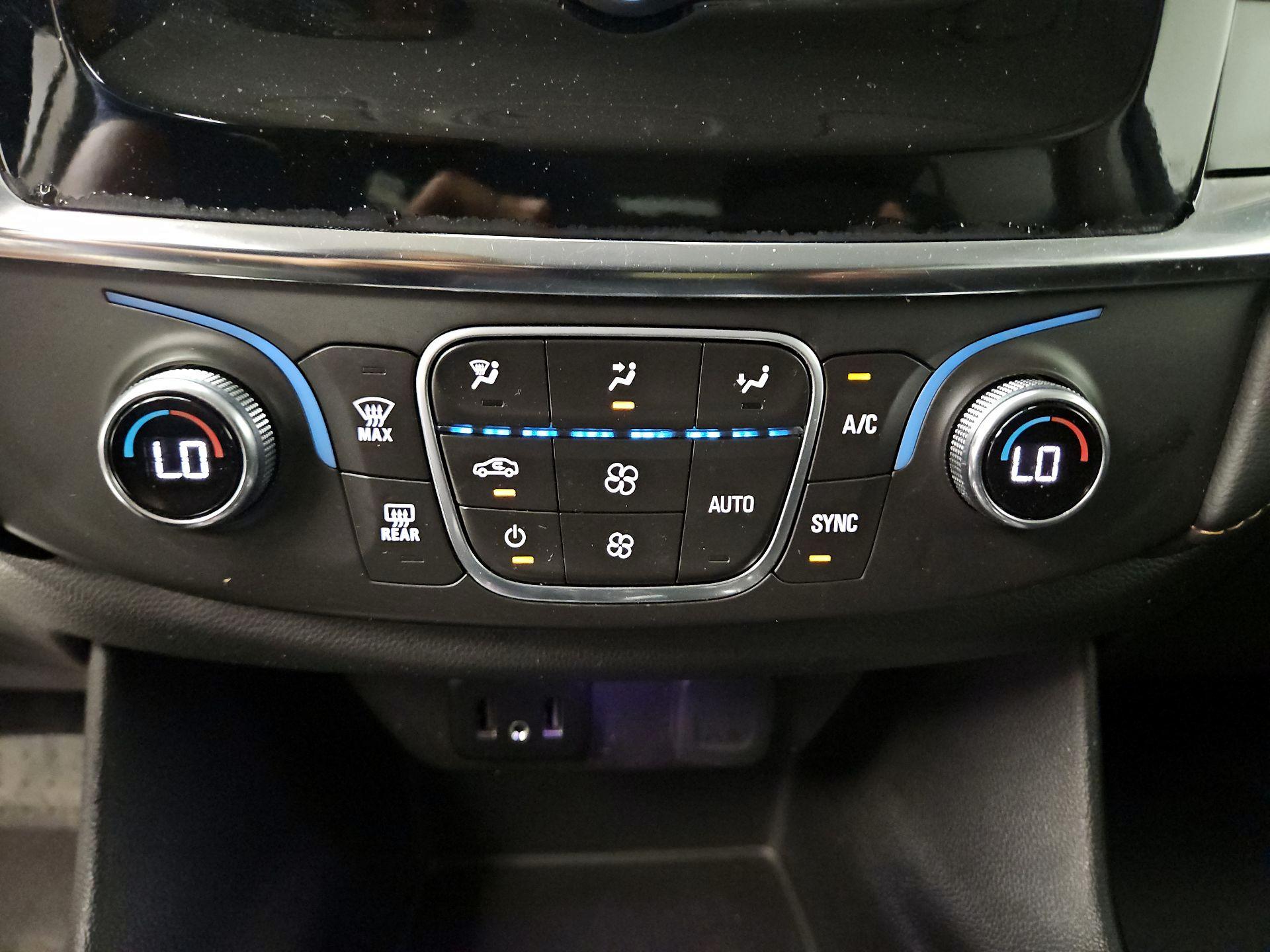Thumbnail: 2021 Chevrolet Traverse - 16