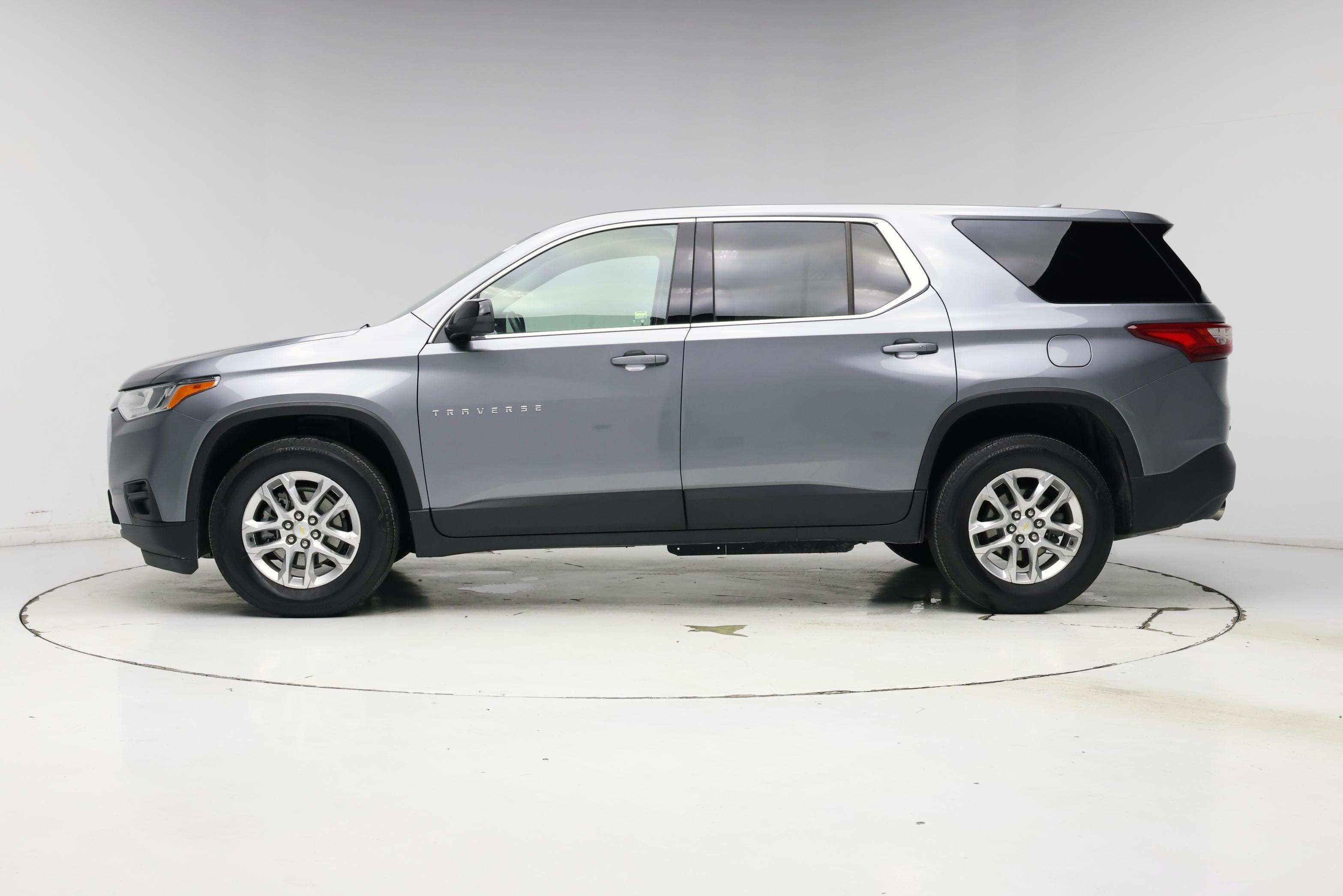 Thumbnail: 2021 Chevrolet Traverse - 3