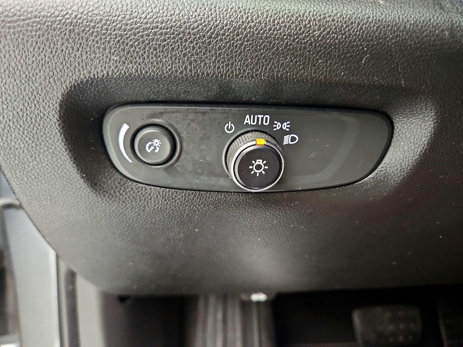 2019 Chevrolet Traverse LS - Photo 14