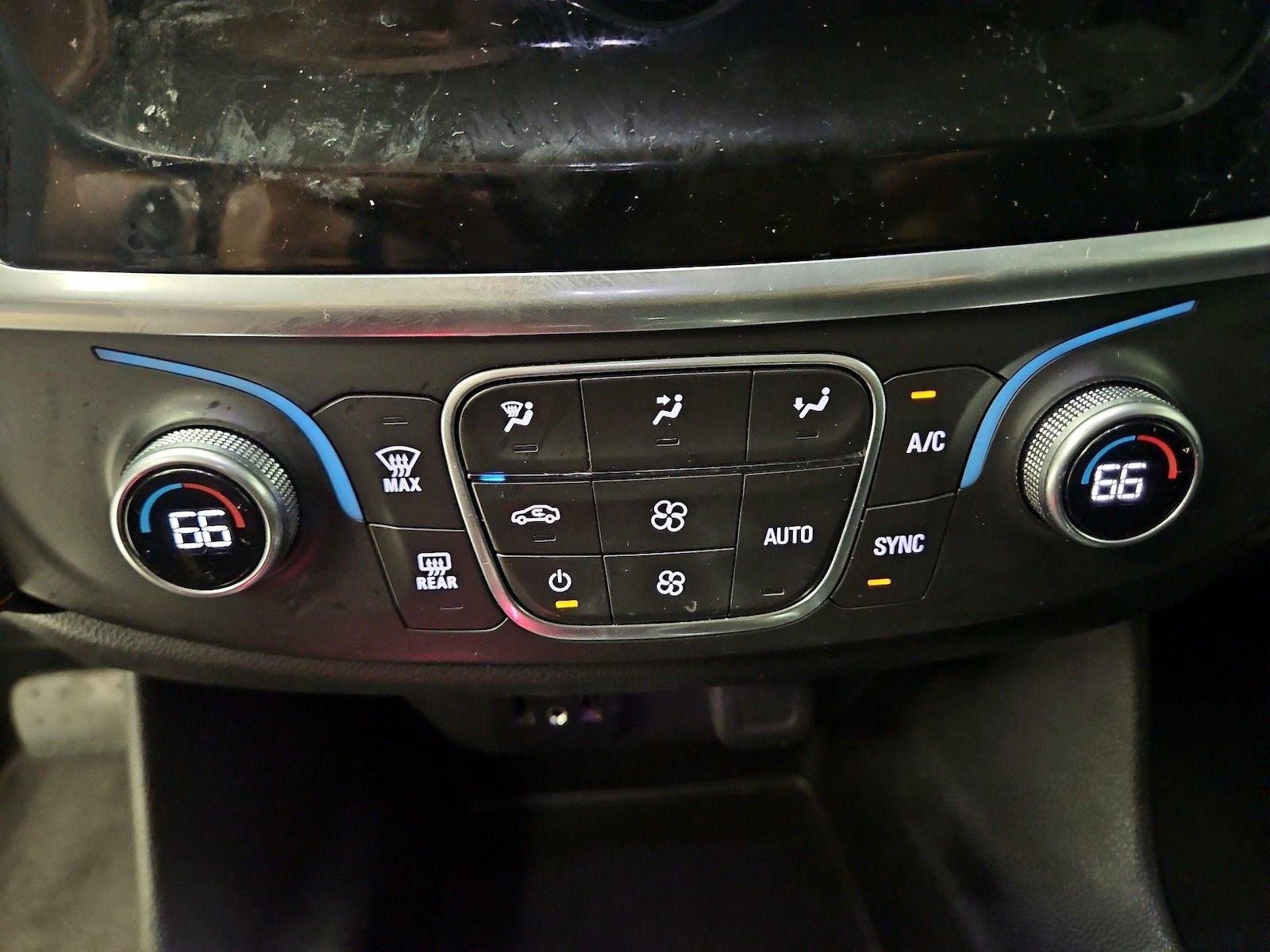 2019 Chevrolet Traverse LS - Photo 17