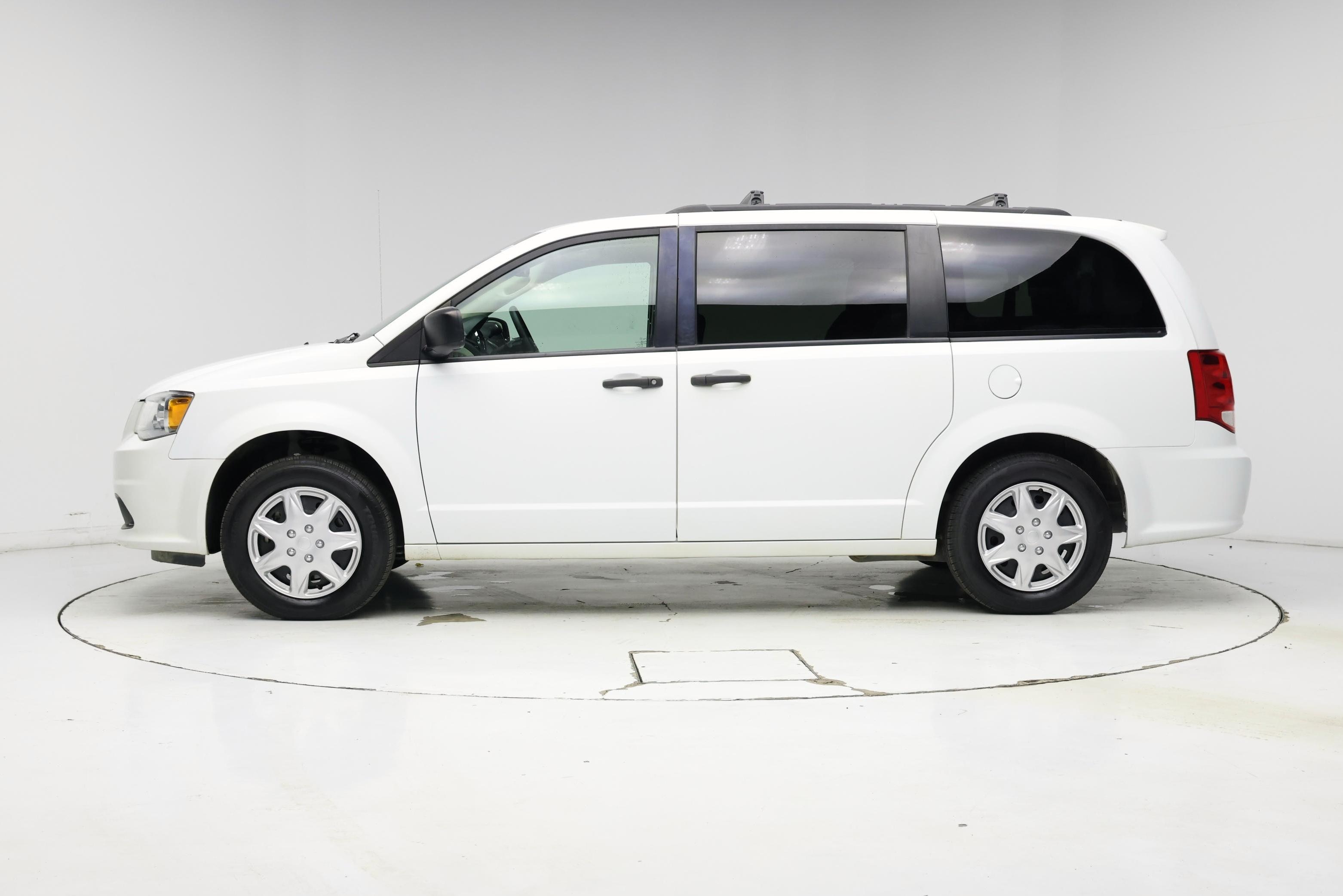Thumbnail: 2019 Dodge Grand Caravan - 3