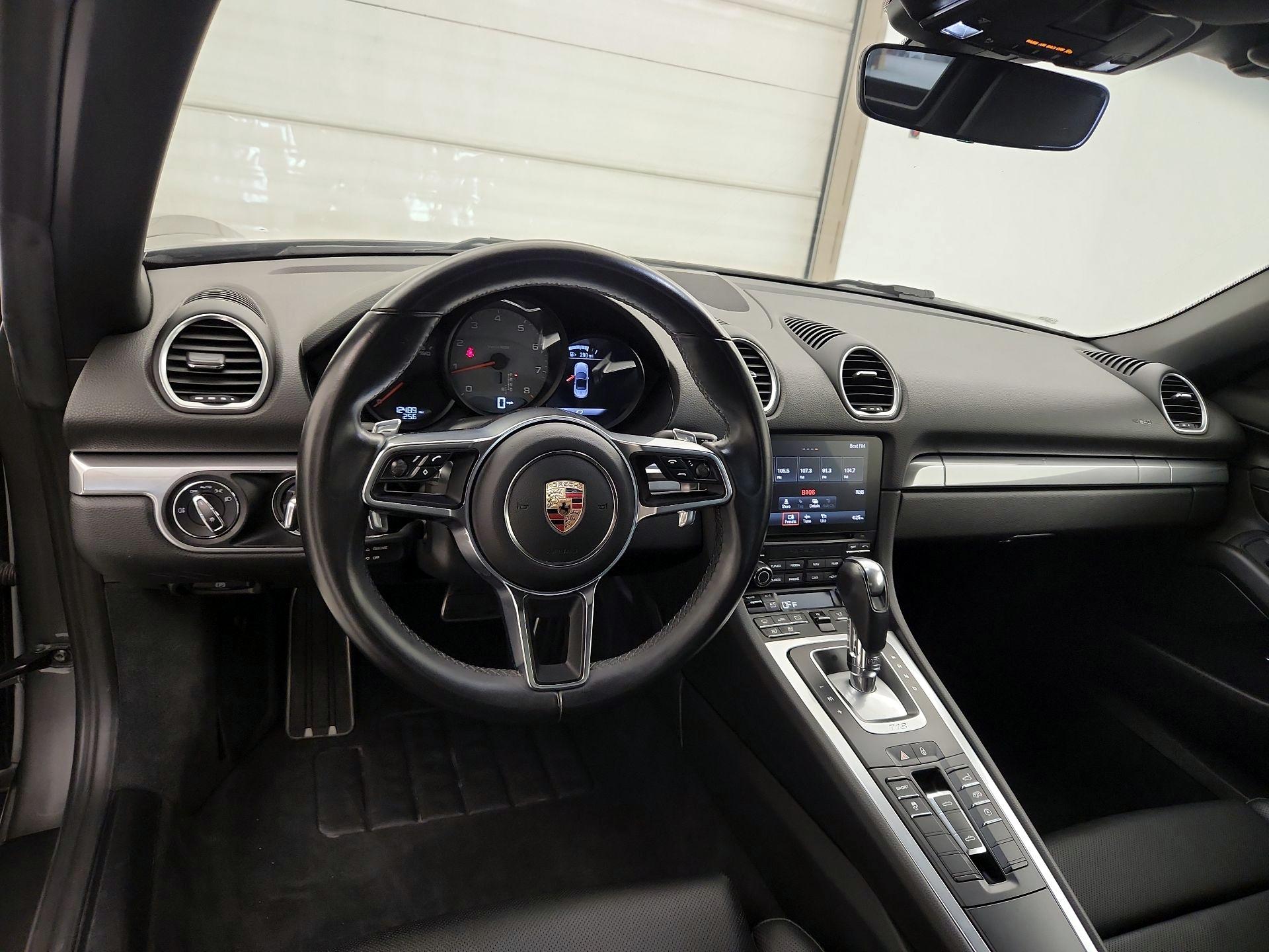 Thumbnail: 2017 Porsche 718 Boxster - 9