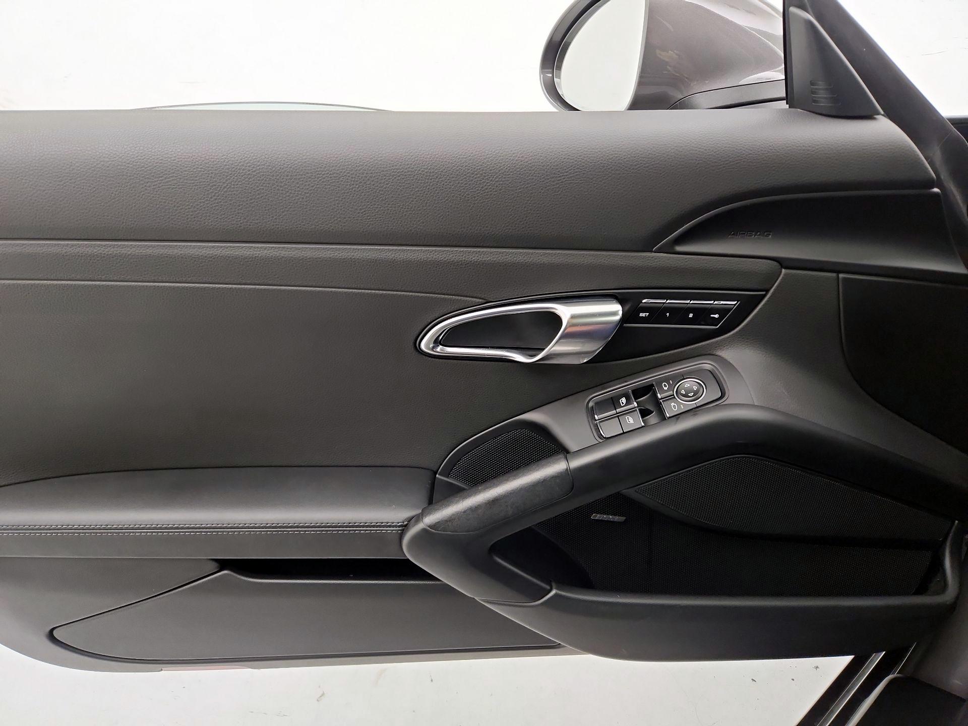 Thumbnail: 2017 Porsche 718 Boxster - 12