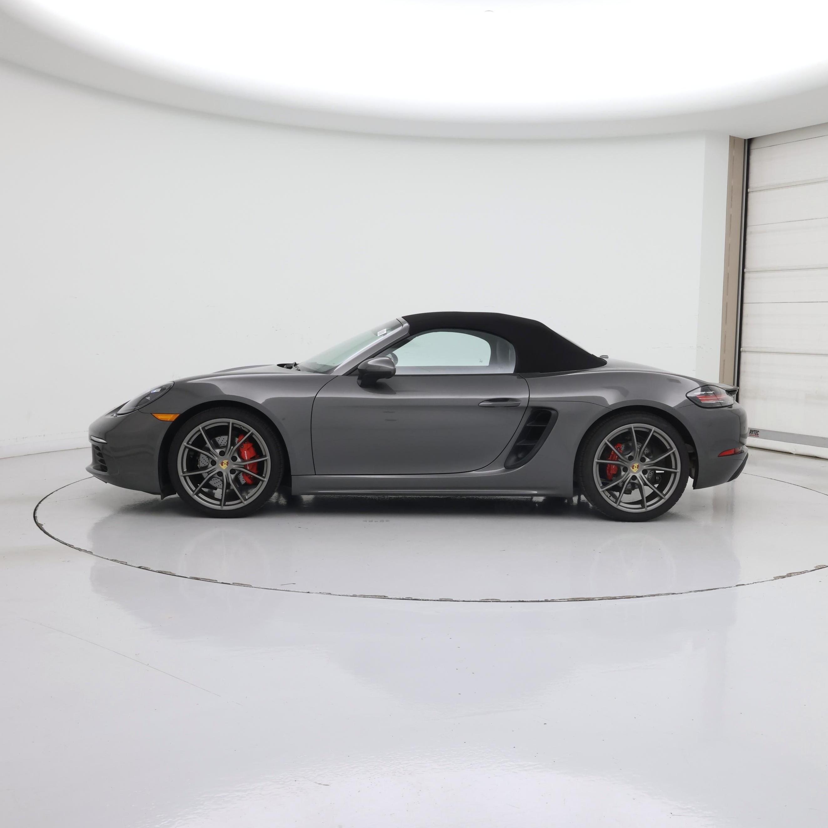 Thumbnail: 2017 Porsche 718 Boxster - 3