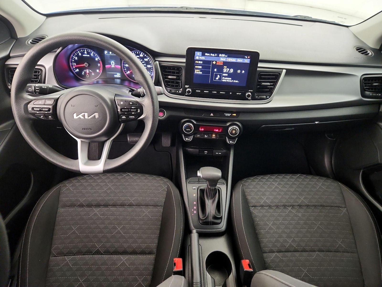 2022 Kia Rio 5-Door S - Photo 10