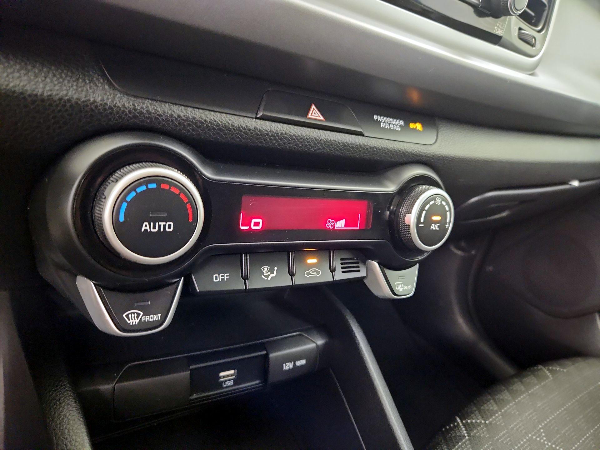 Thumbnail: 2022 Kia Rio5 - 16