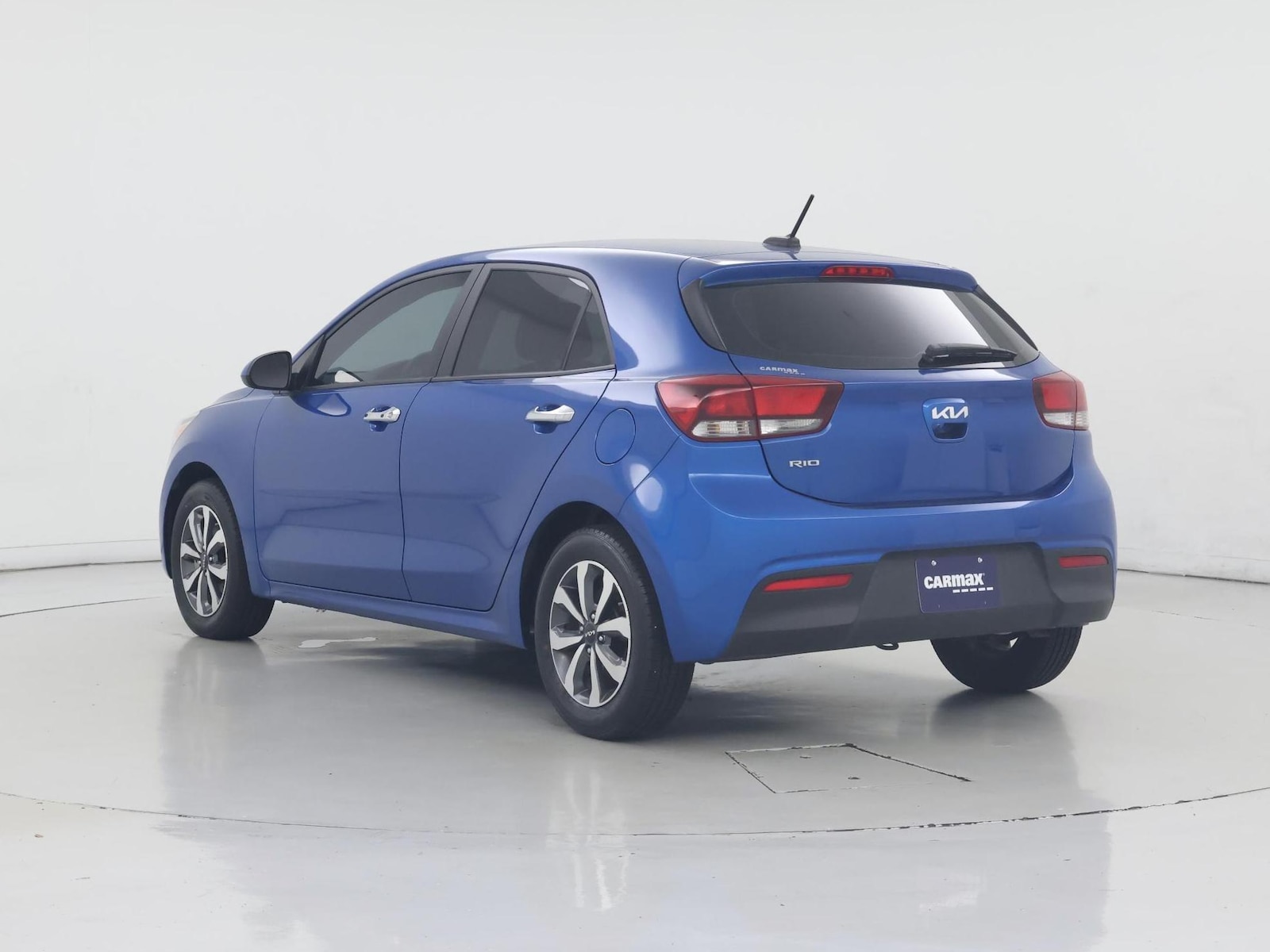 2022 Kia Rio 5-Door S - Photo 3
