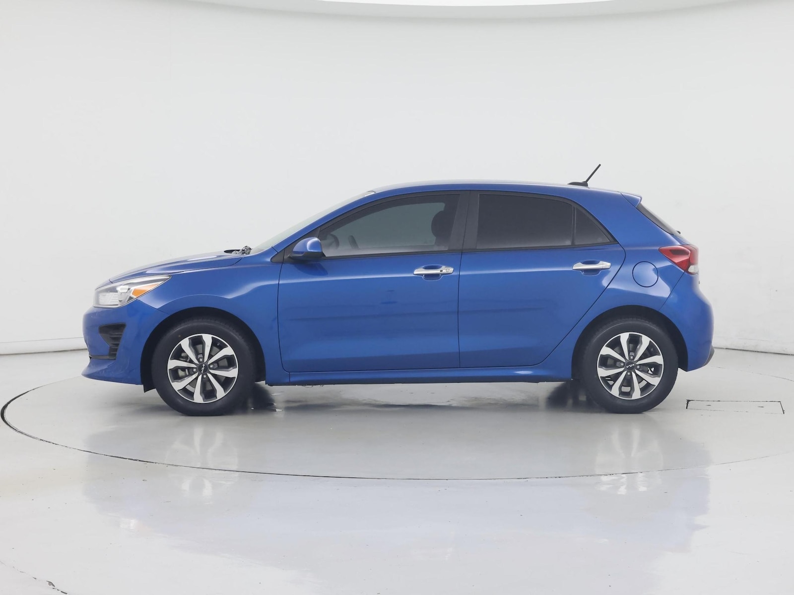 2022 Kia Rio 5-Door S - Photo 4